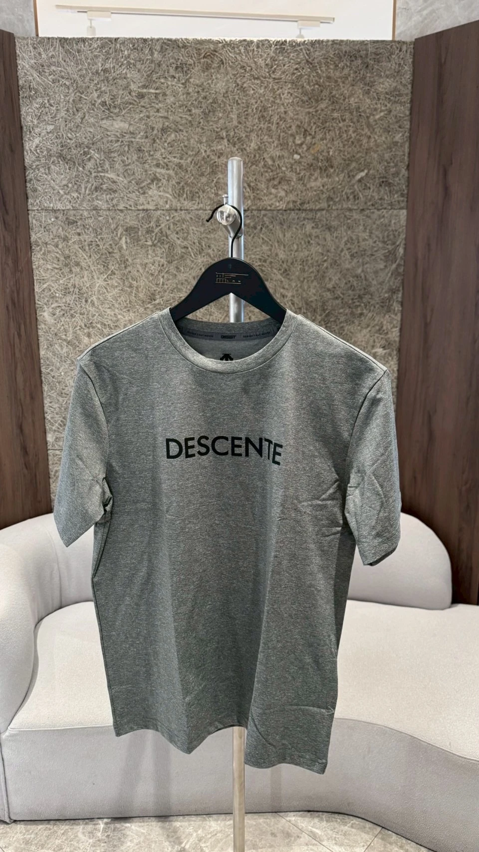 DESCENTE 迪桑特 胸前字母 灰