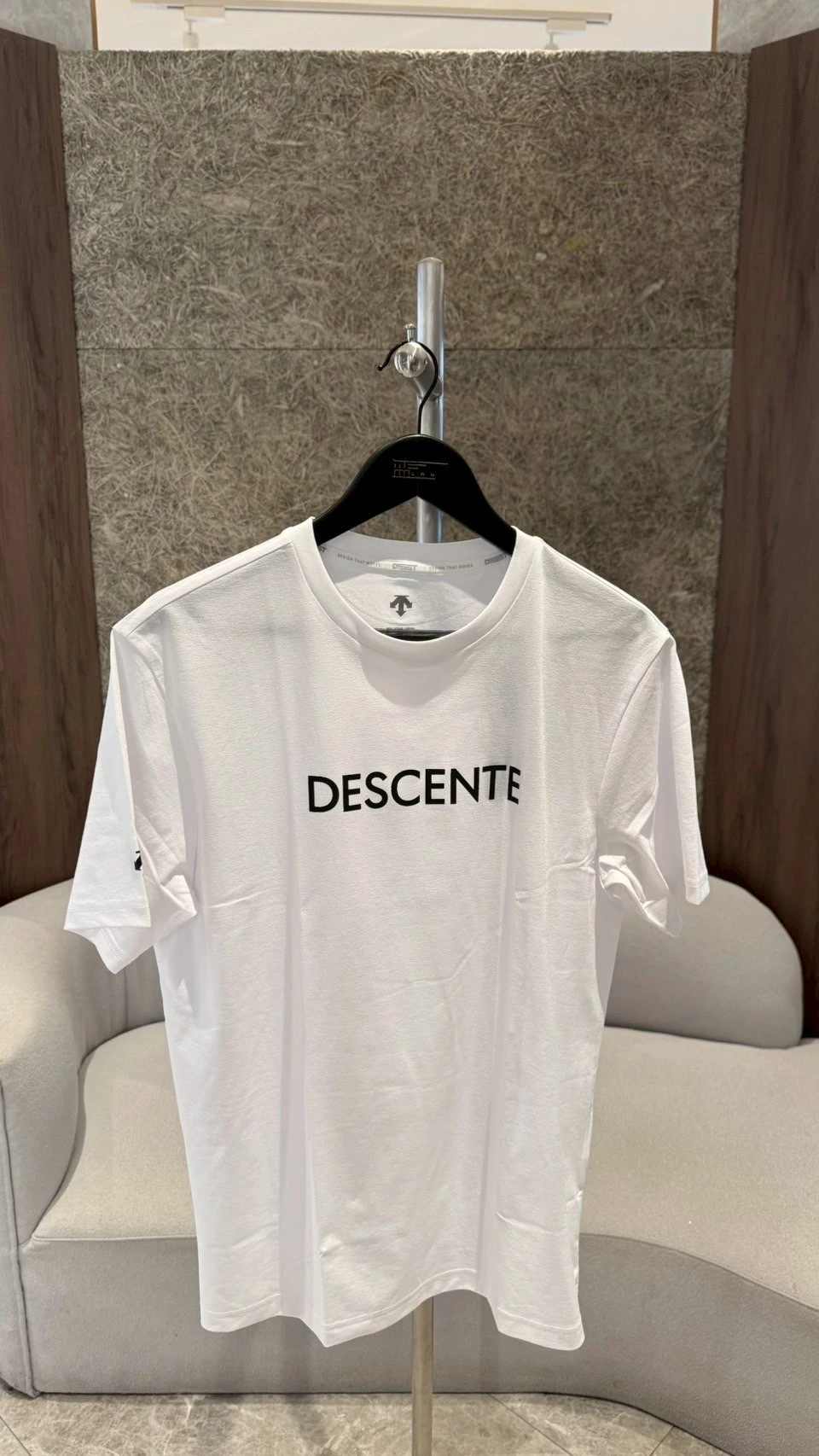DESCENTE 迪桑特 胸前字母 白
