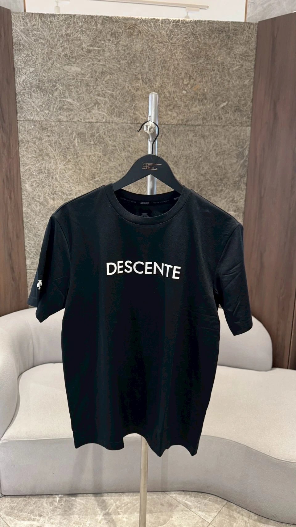 DESCENTE 迪桑特 胸前字母 黑