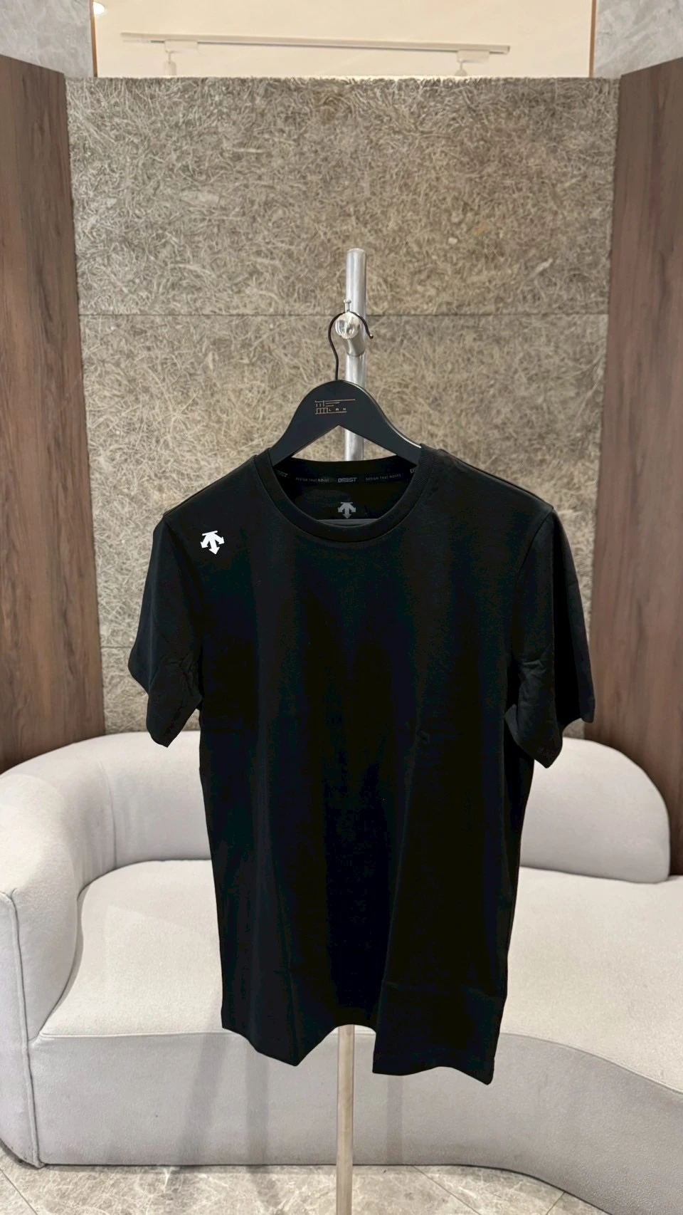 DESCENTE 迪桑特 背後大Logo 黑（售完）