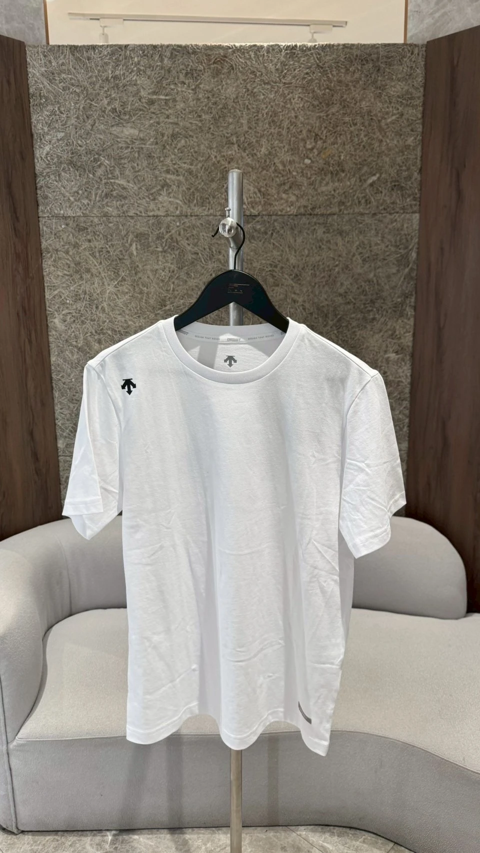 DESCENTE 迪桑特 背後大Logo 白（售完）