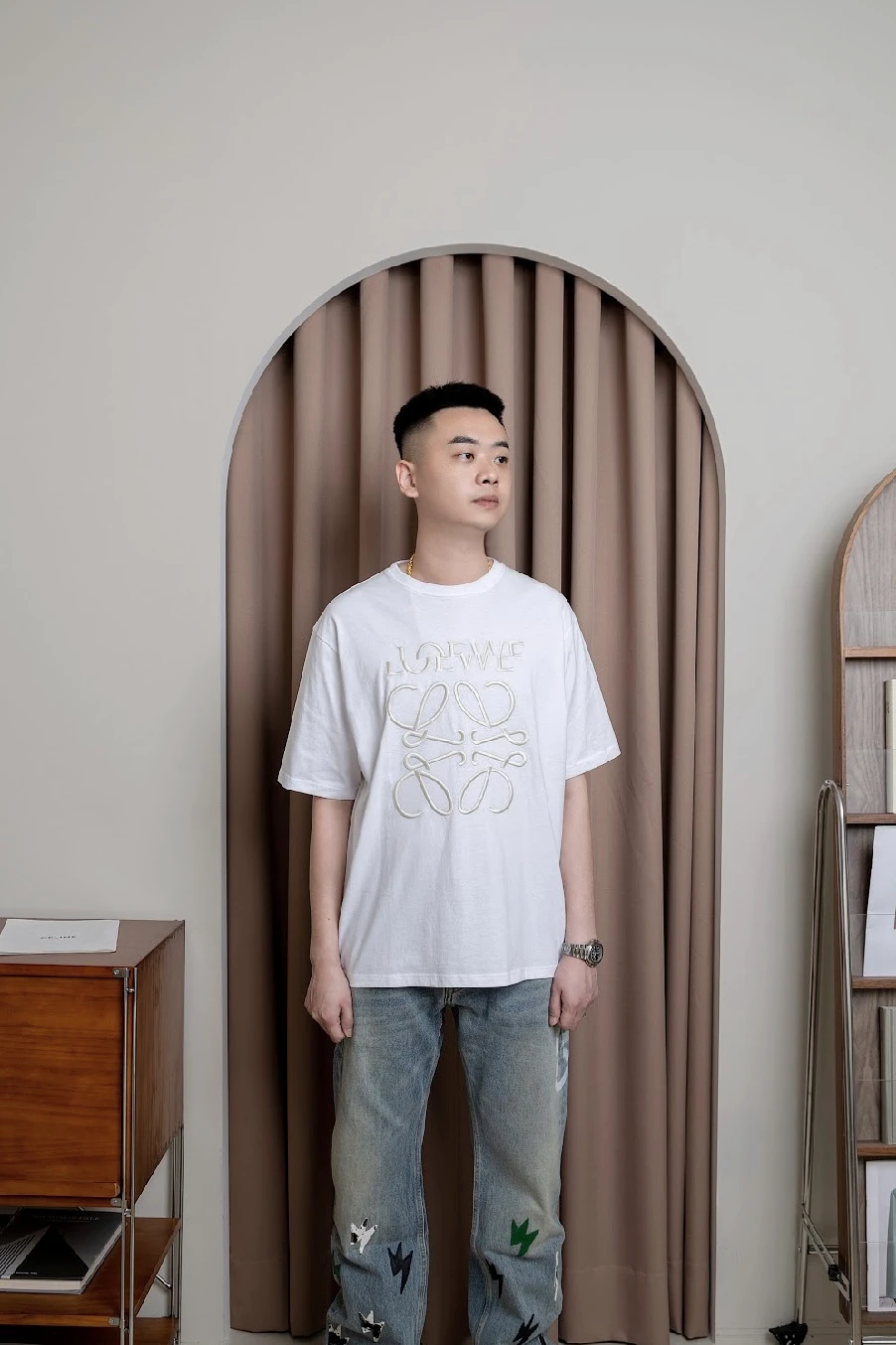 Loewe 胸前刺繡大Logo