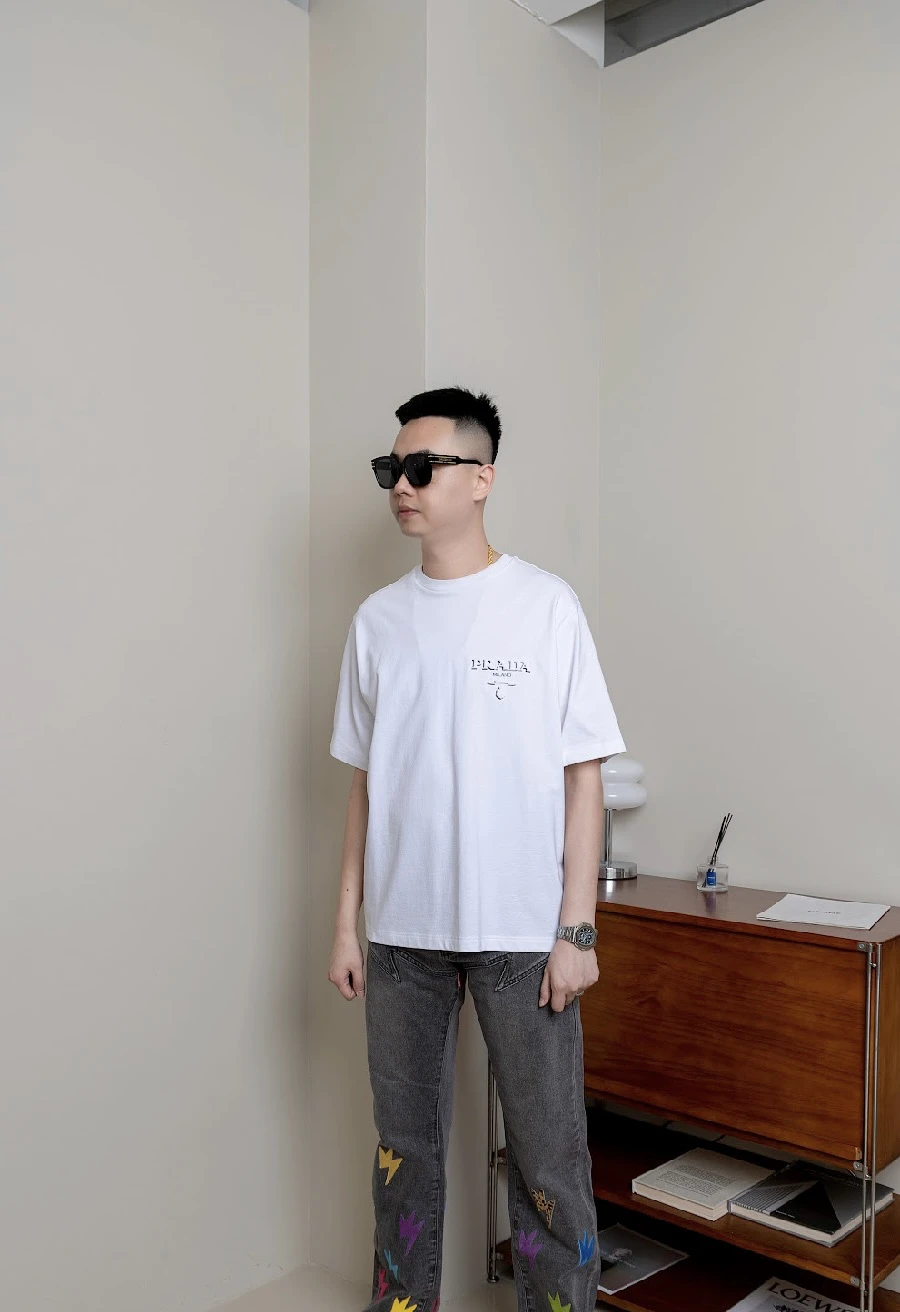 Prada 立體字母 白