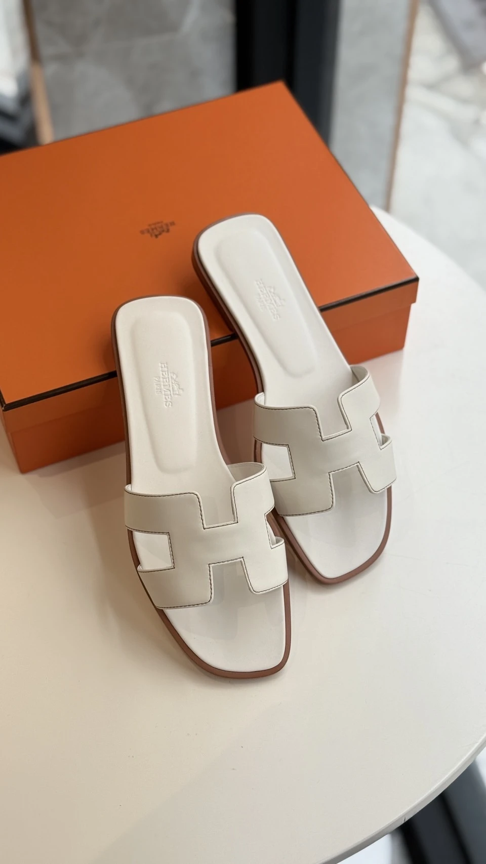 Hermes H白色拖鞋