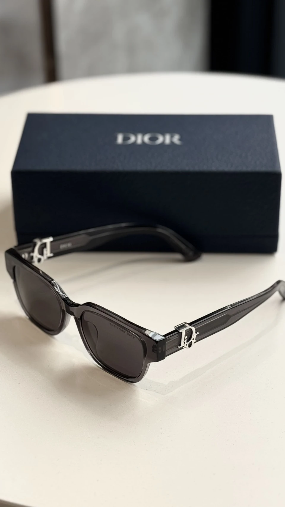 Dior 透明灰色墨鏡