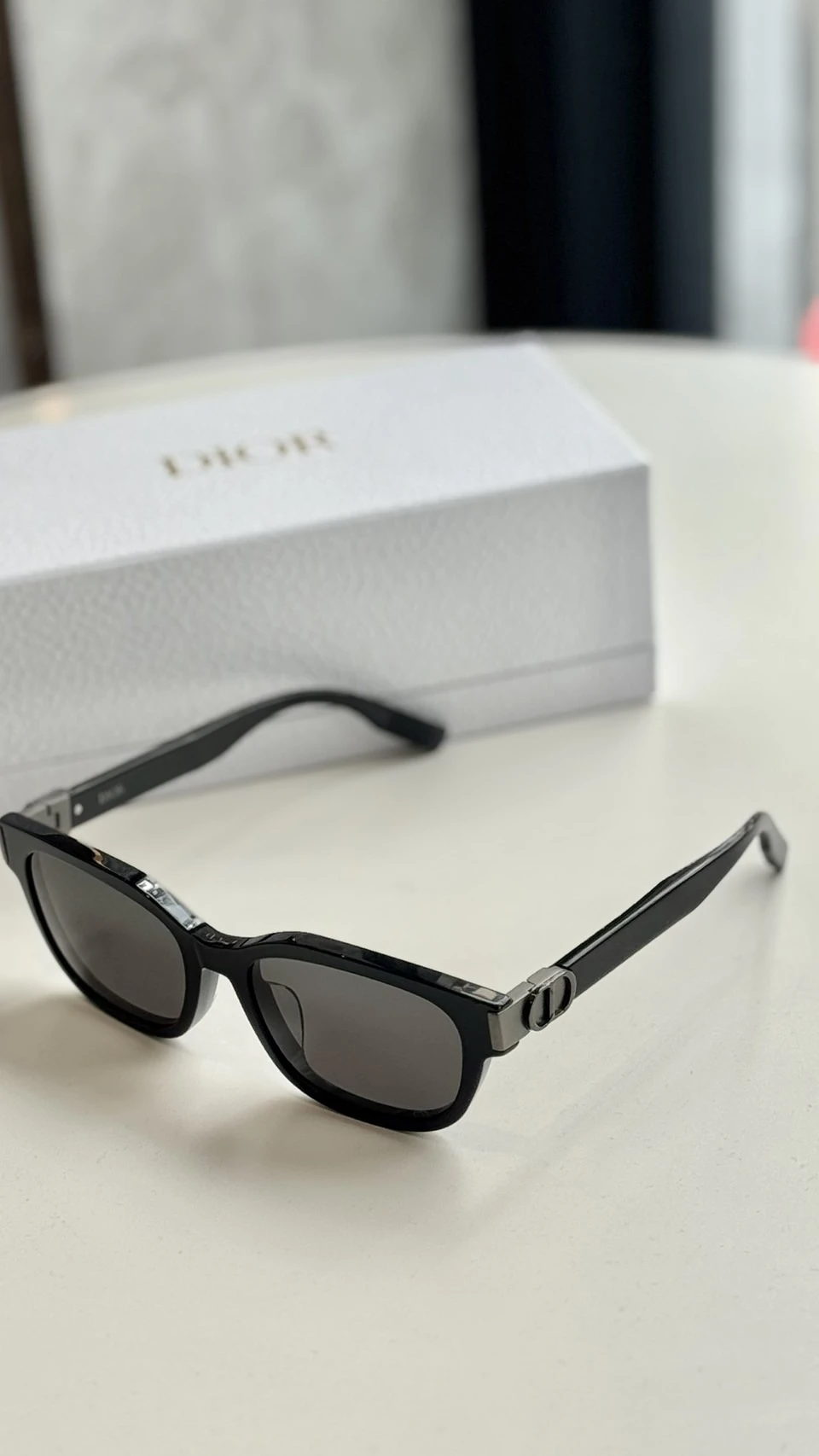 Dior 銀扣Logo墨鏡