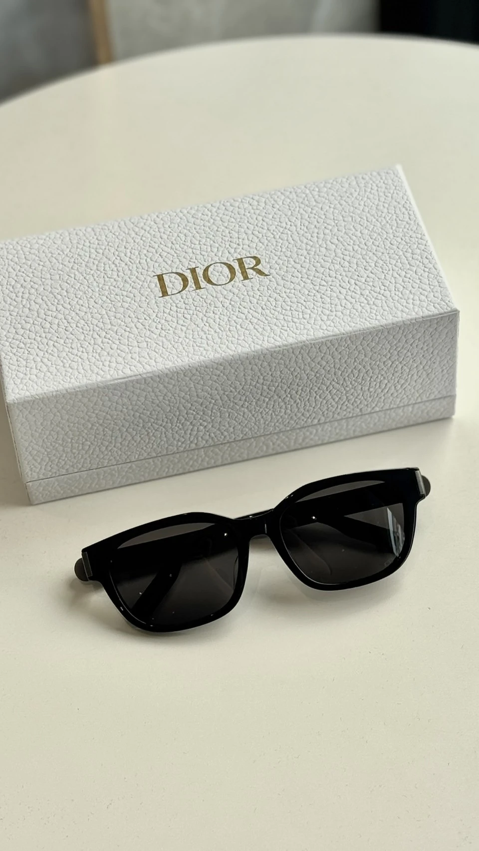 Dior 銀扣Logo墨鏡