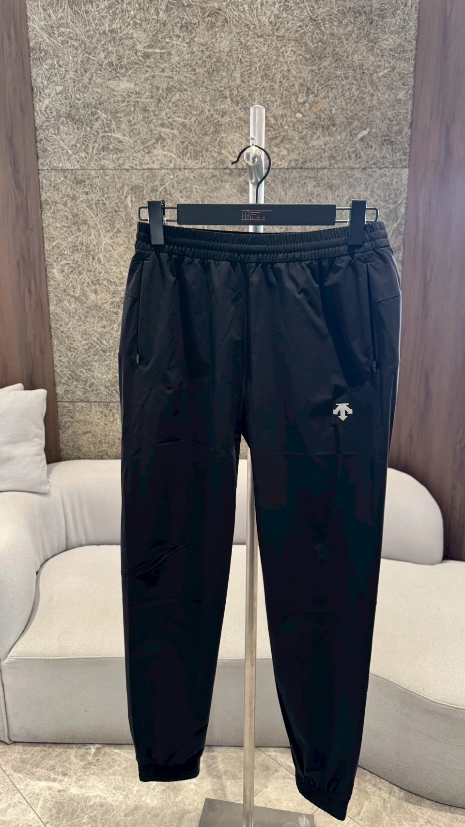 DESCENTE 迪桑特小標黑長褲