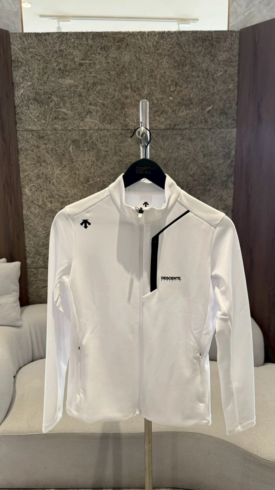 DESCENTE 迪桑特白外套