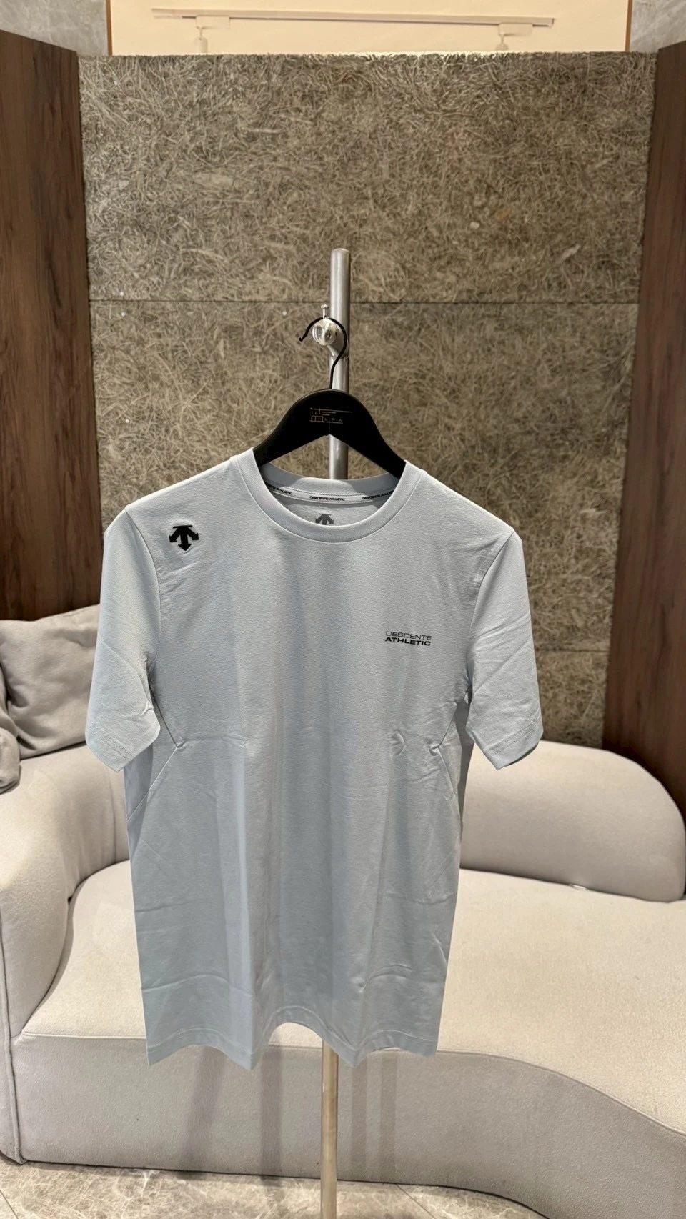 DESCENTE 迪桑特 灰藍短袖（售完）