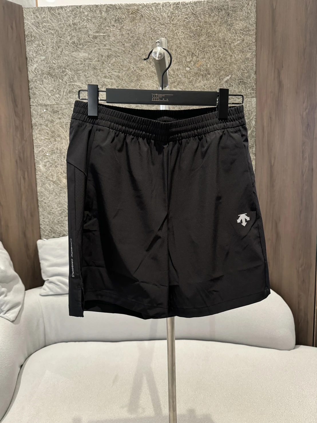 DESCENTE 迪桑特 銀標短褲（售完）