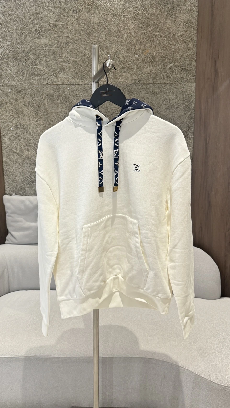 LV 內裡深藍老花帽踢