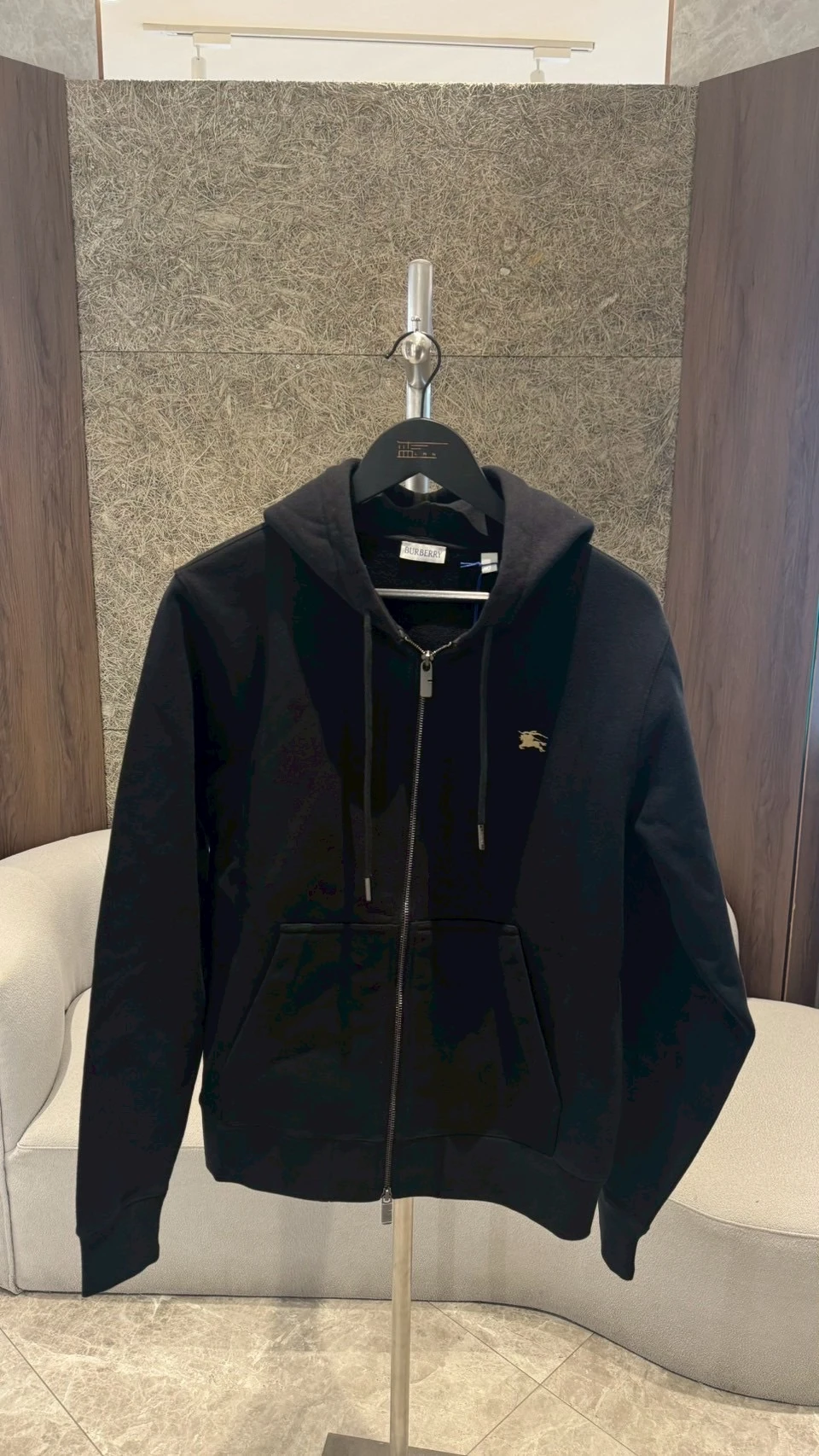 Burberry 背後馬術士黑色外套