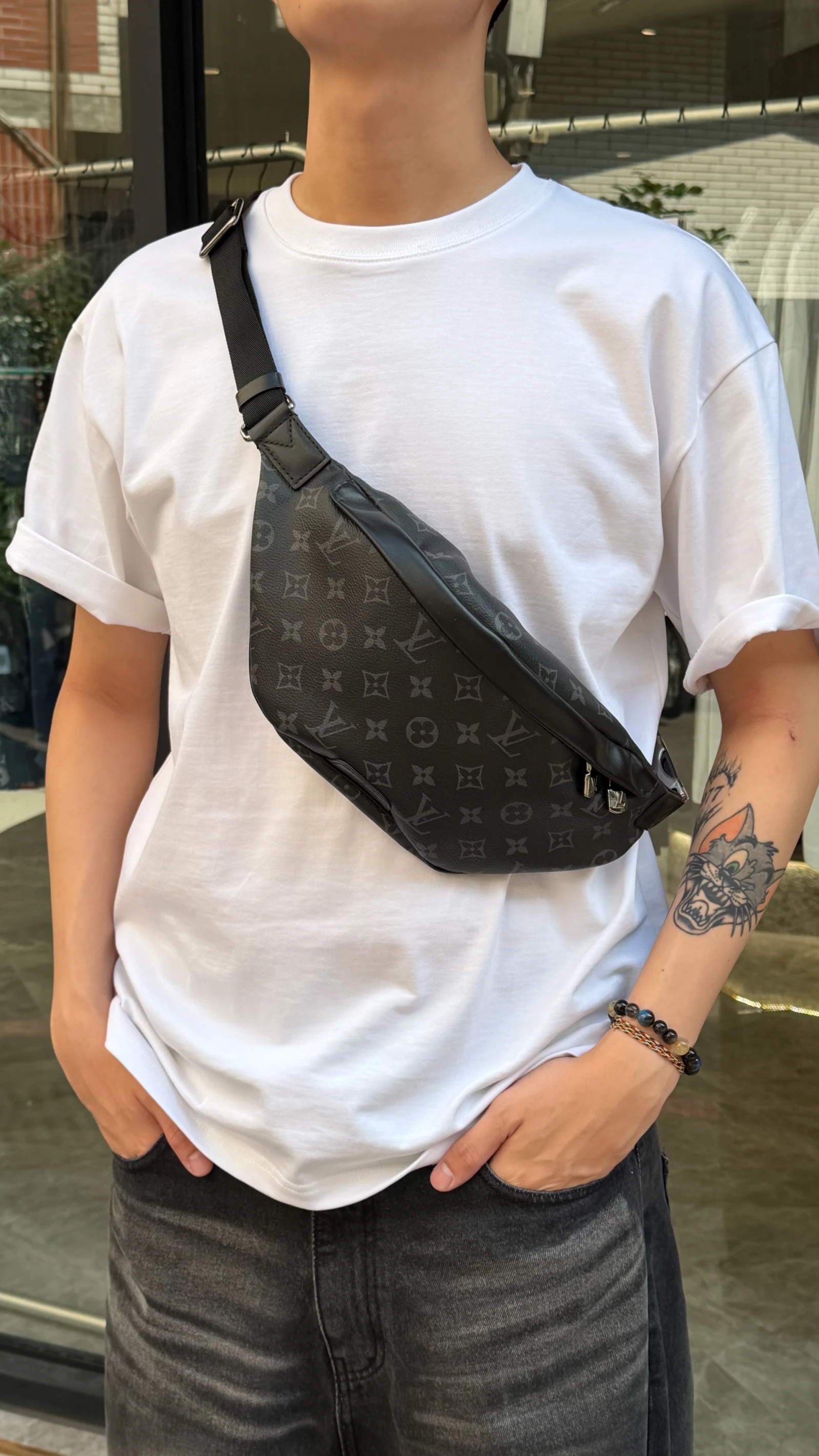 LV 黑老花 腰包