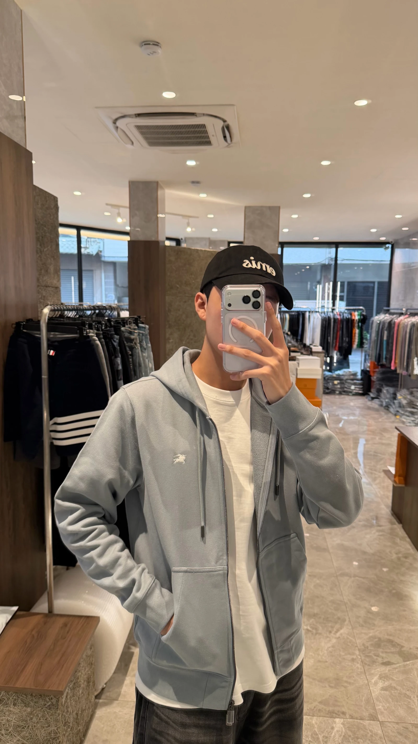 Burberry 背後馬術士藍灰外套
