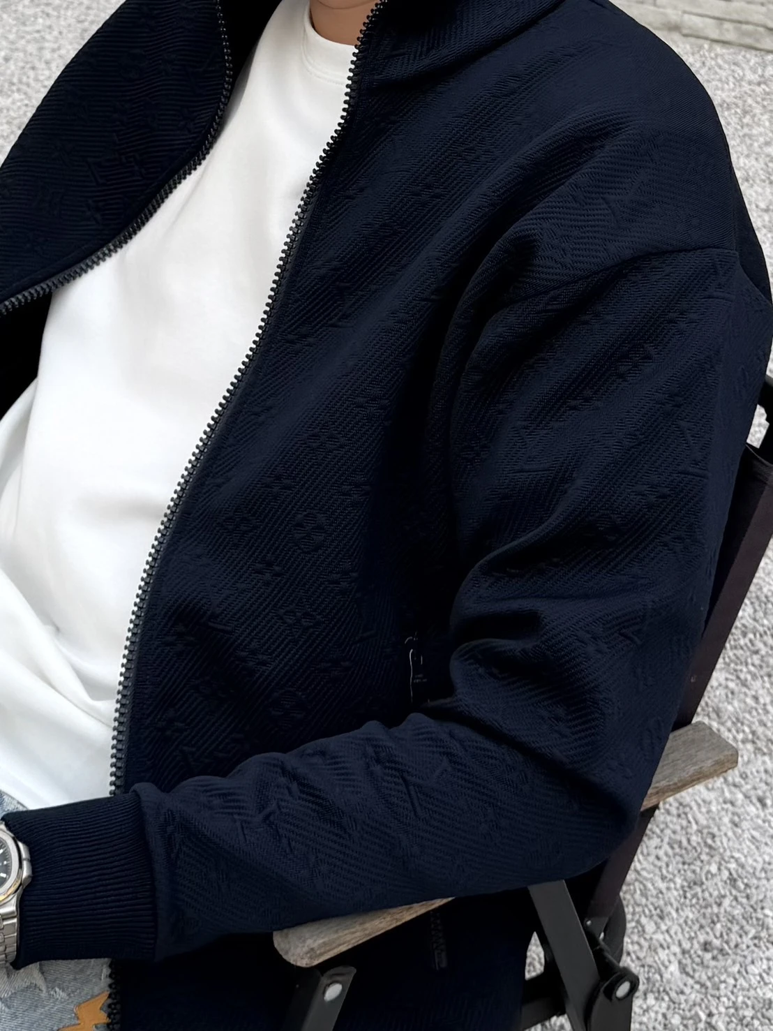LV 深藍壓紋外套