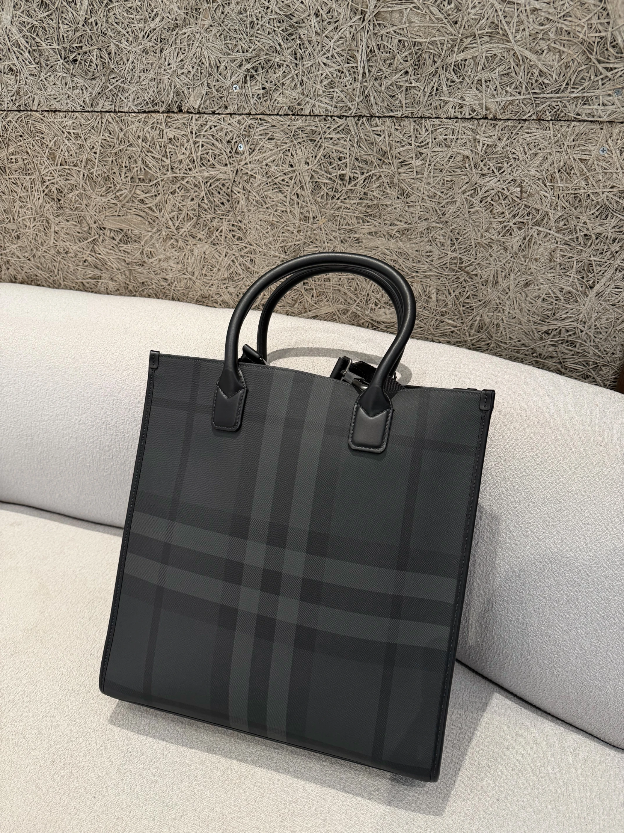 Burberry 黑格紋手提包