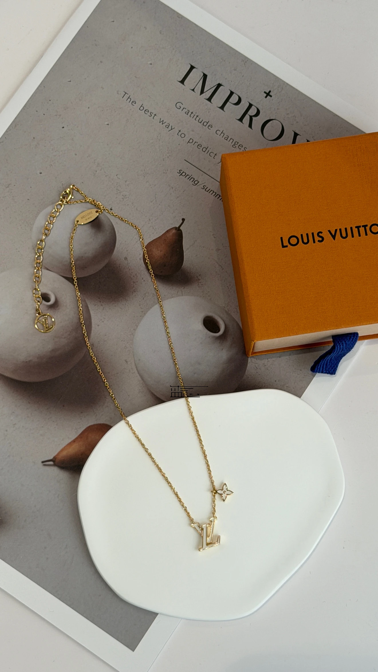 LV 白色法郎項鍊