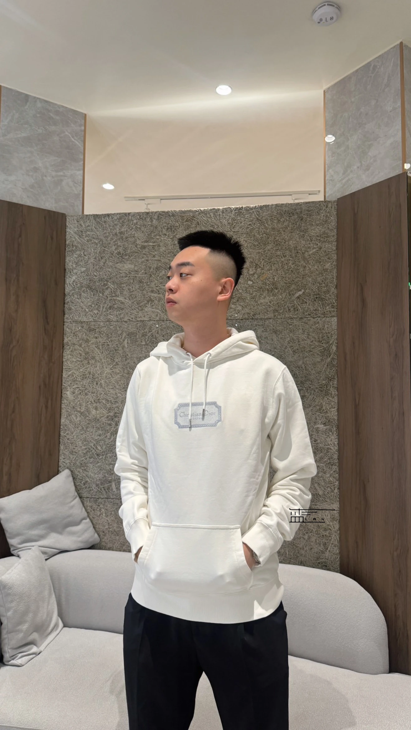 Dior 標語刺繡帽踢白