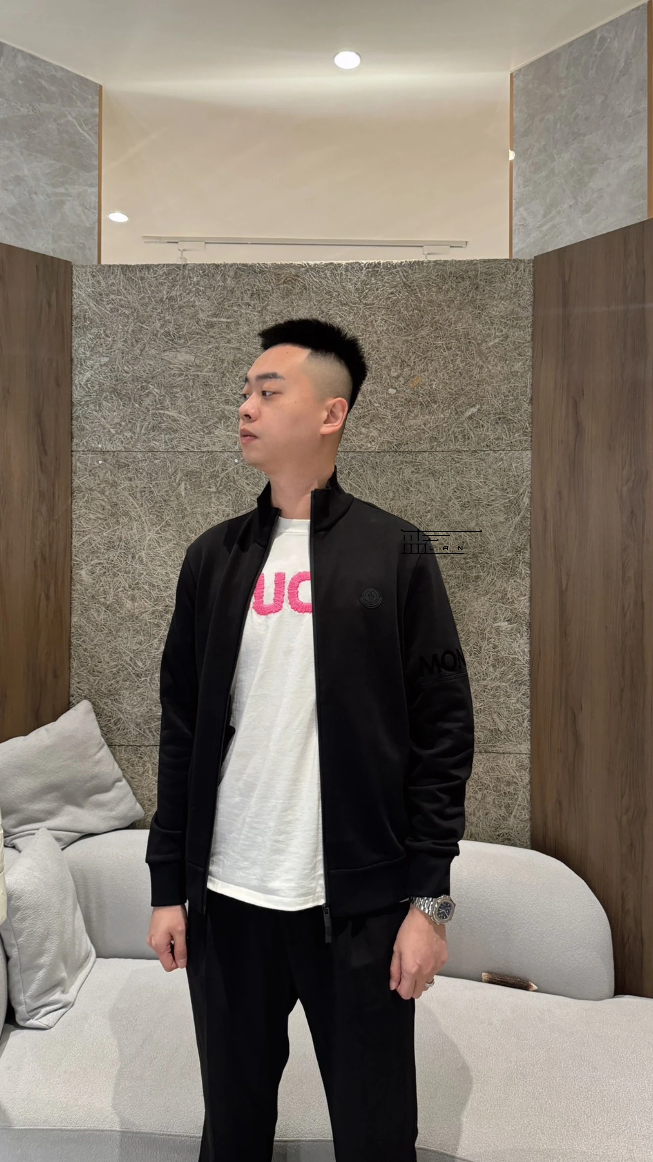 Moncler 黑標手臂文字外套