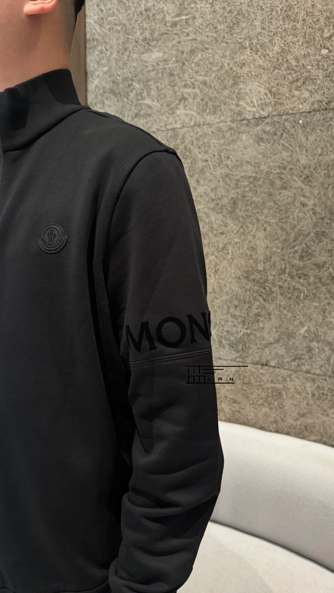 Moncler 黑標手臂文字外套