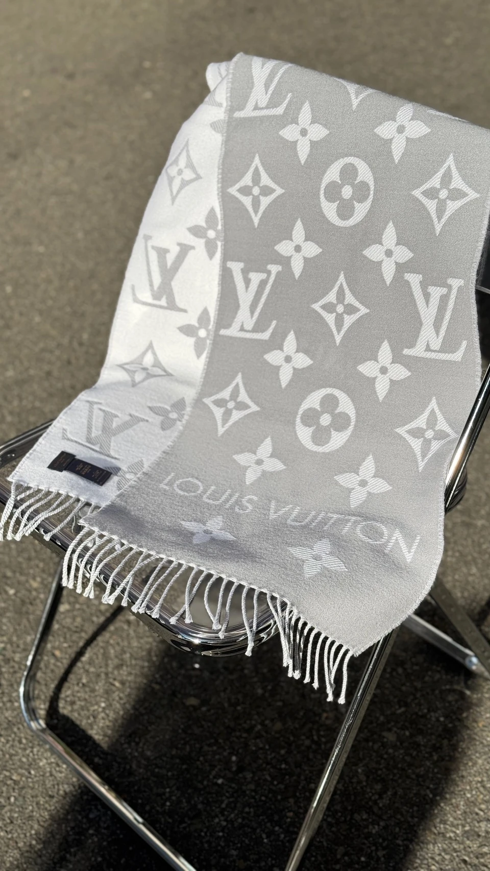 LV 淺灰 圍巾