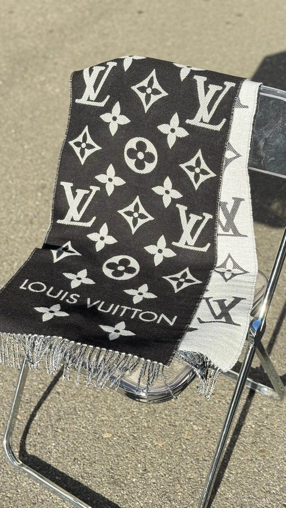 LV 雙色圍巾 黑灰