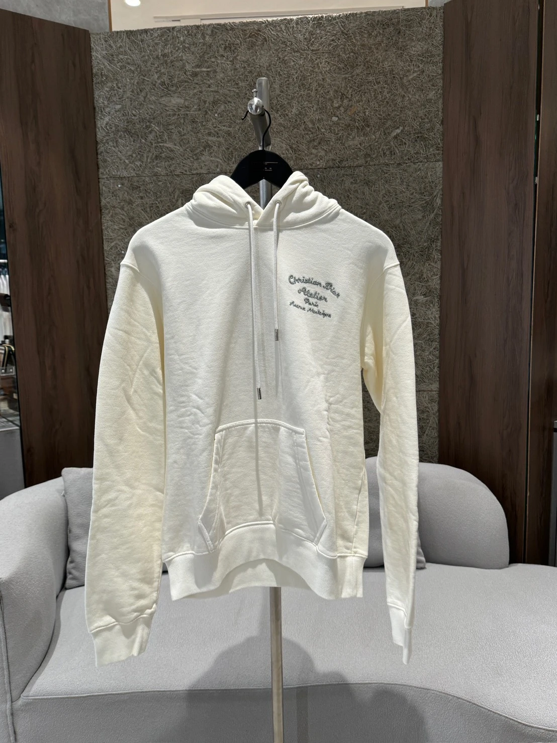 Dior 背後標語白色帽踢