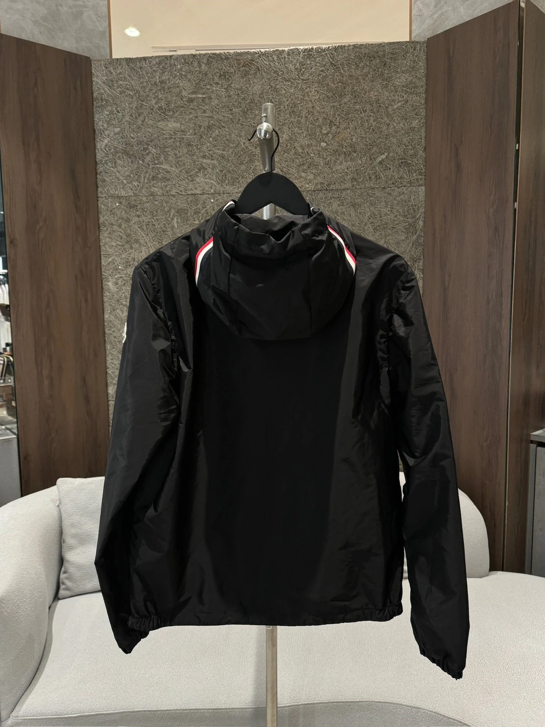 Moncler 全黑帽子三線風衣外套