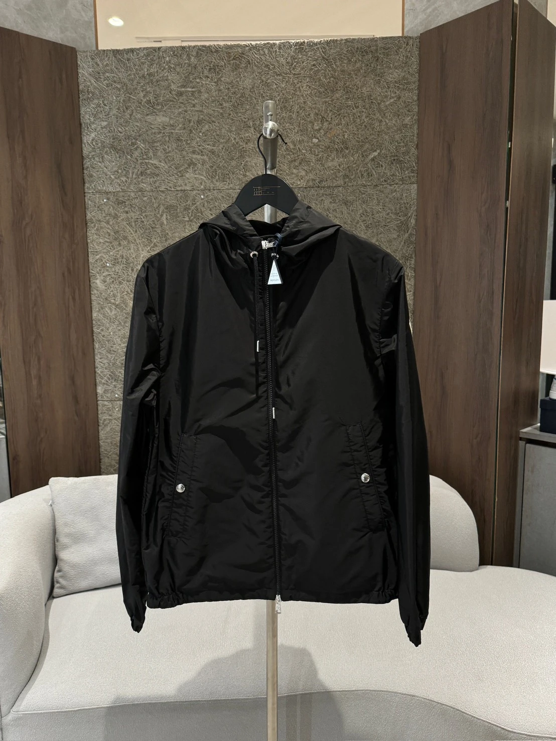 Moncler 全黑帽子三線風衣外套