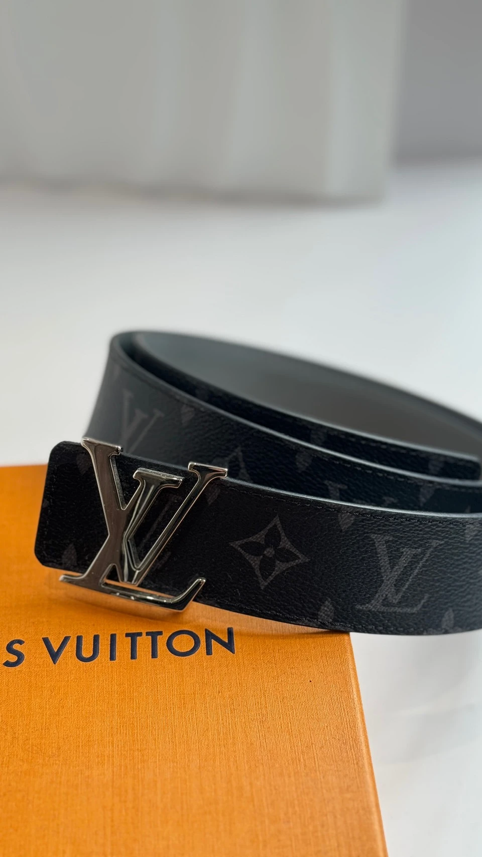 LV 黑老花皮帶(內側灰)