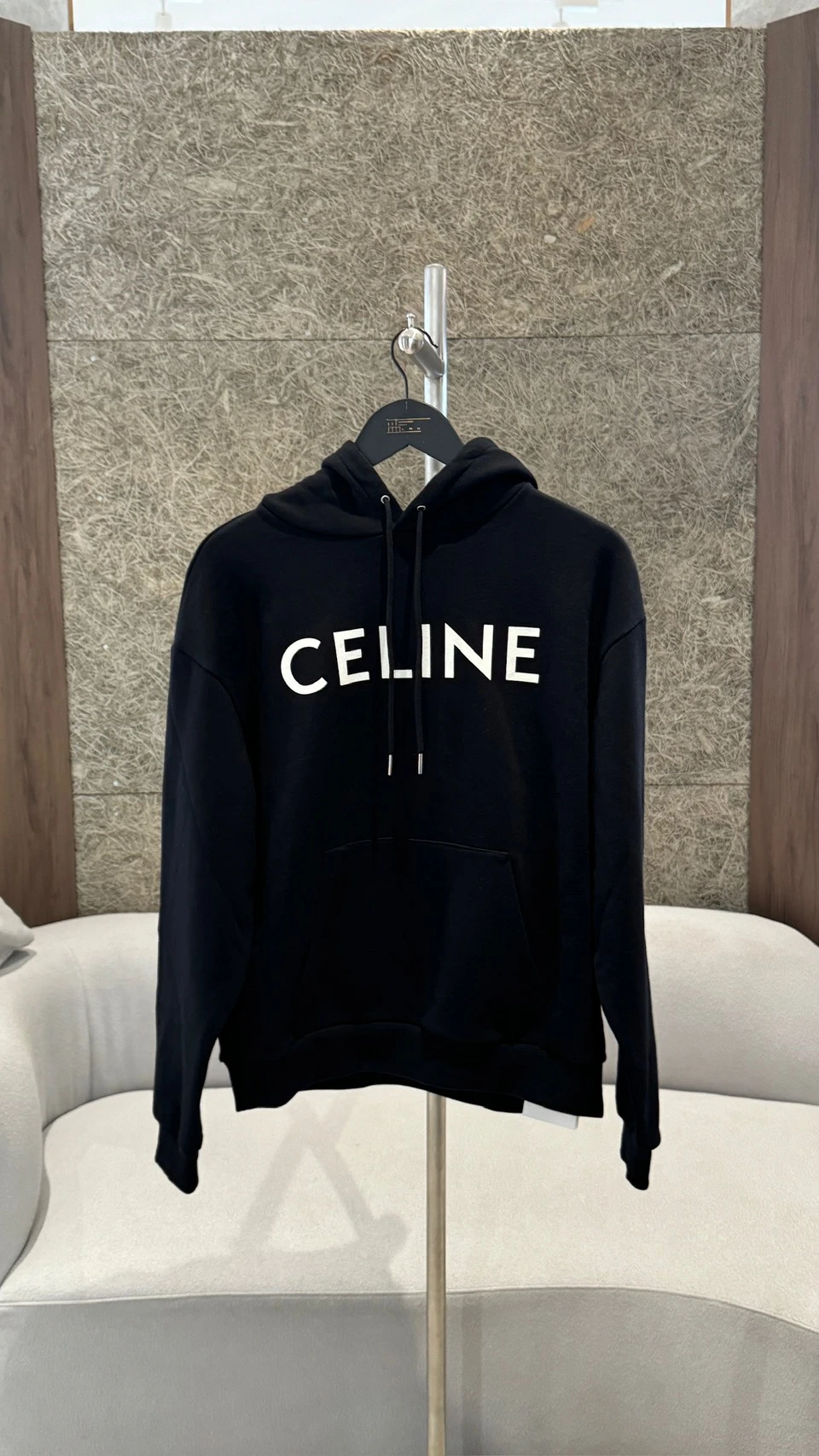 Celine 白字黑底帽踢