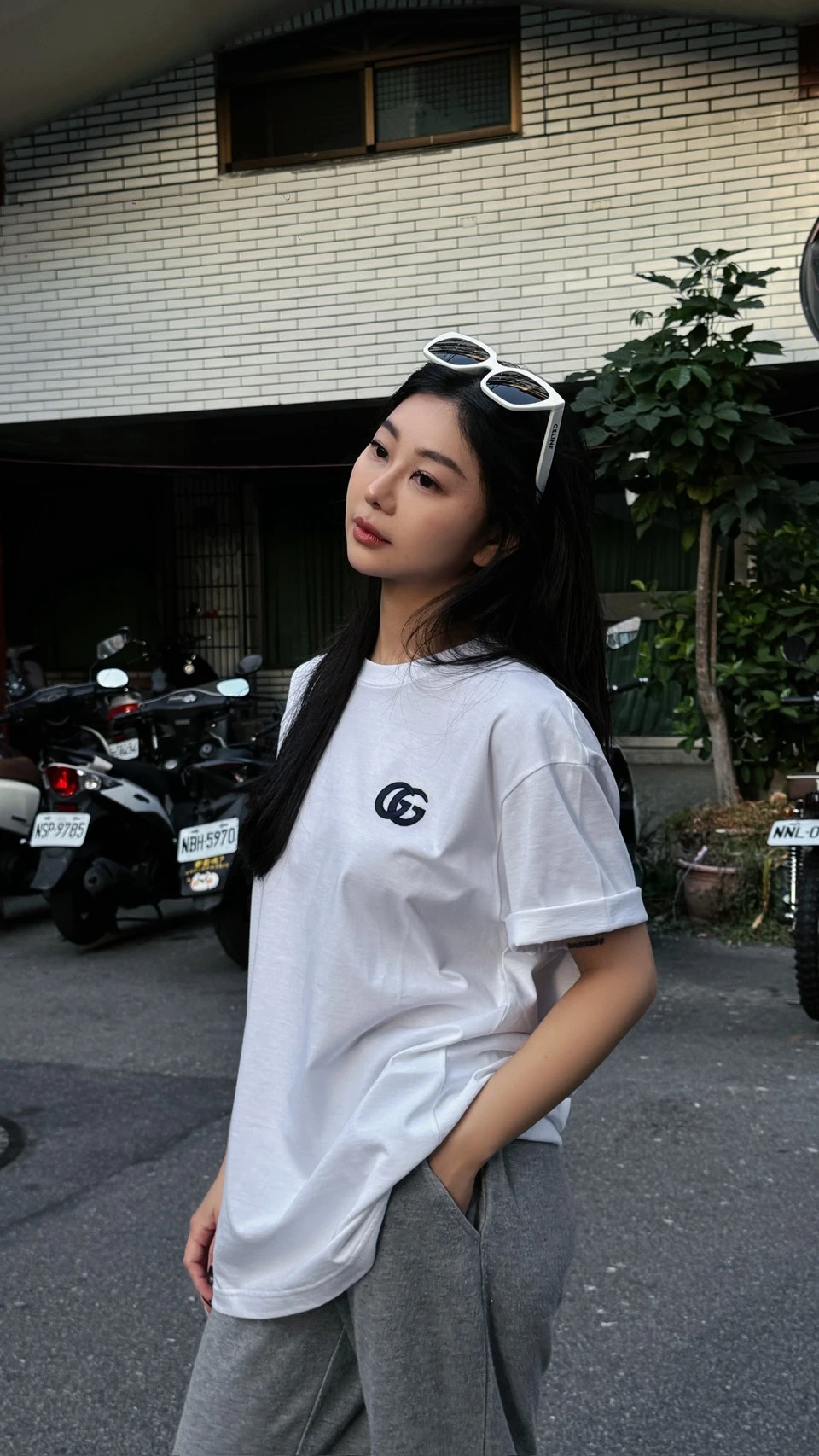Gucci 刺繡素面白短袖