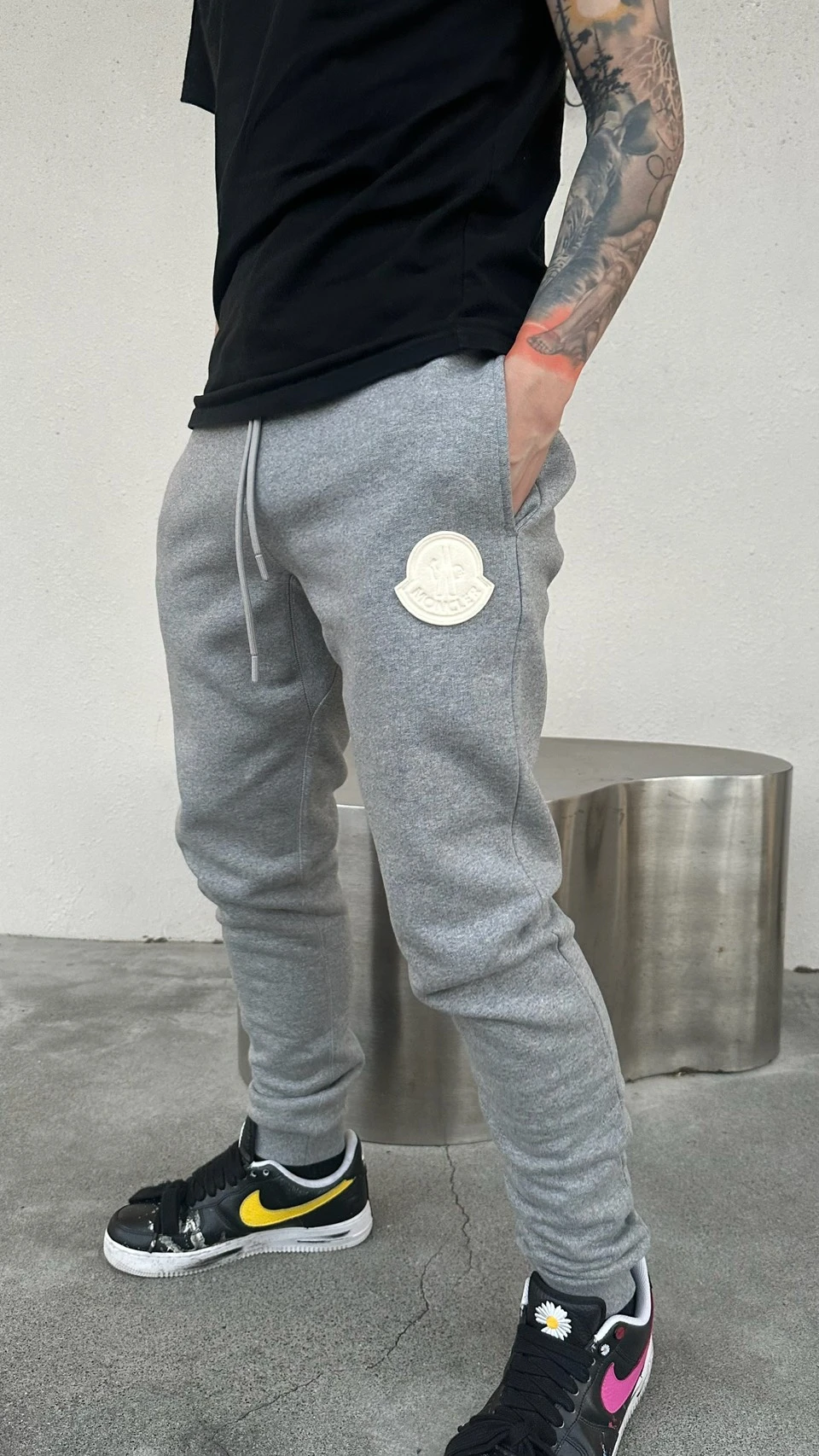Moncler 灰底白標長褲