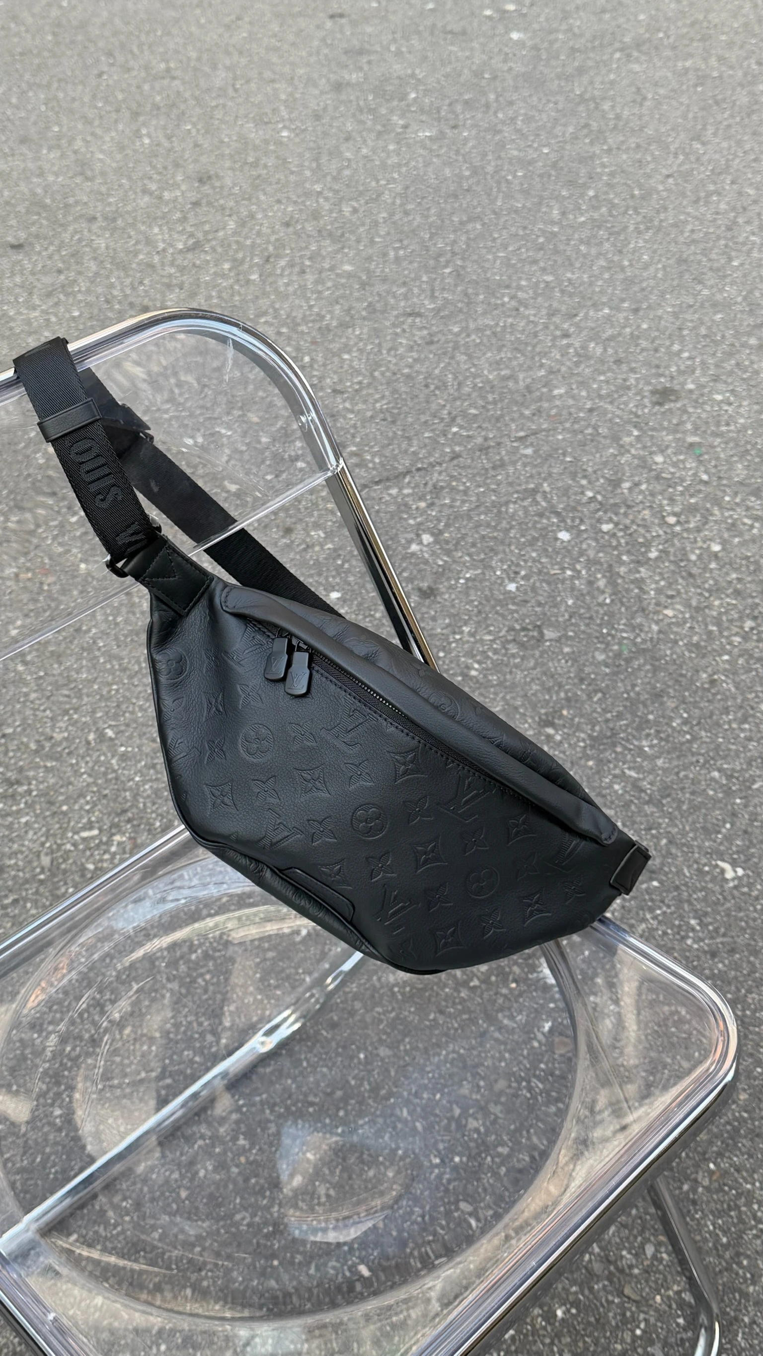 LV 壓紋老花 腰包 黑