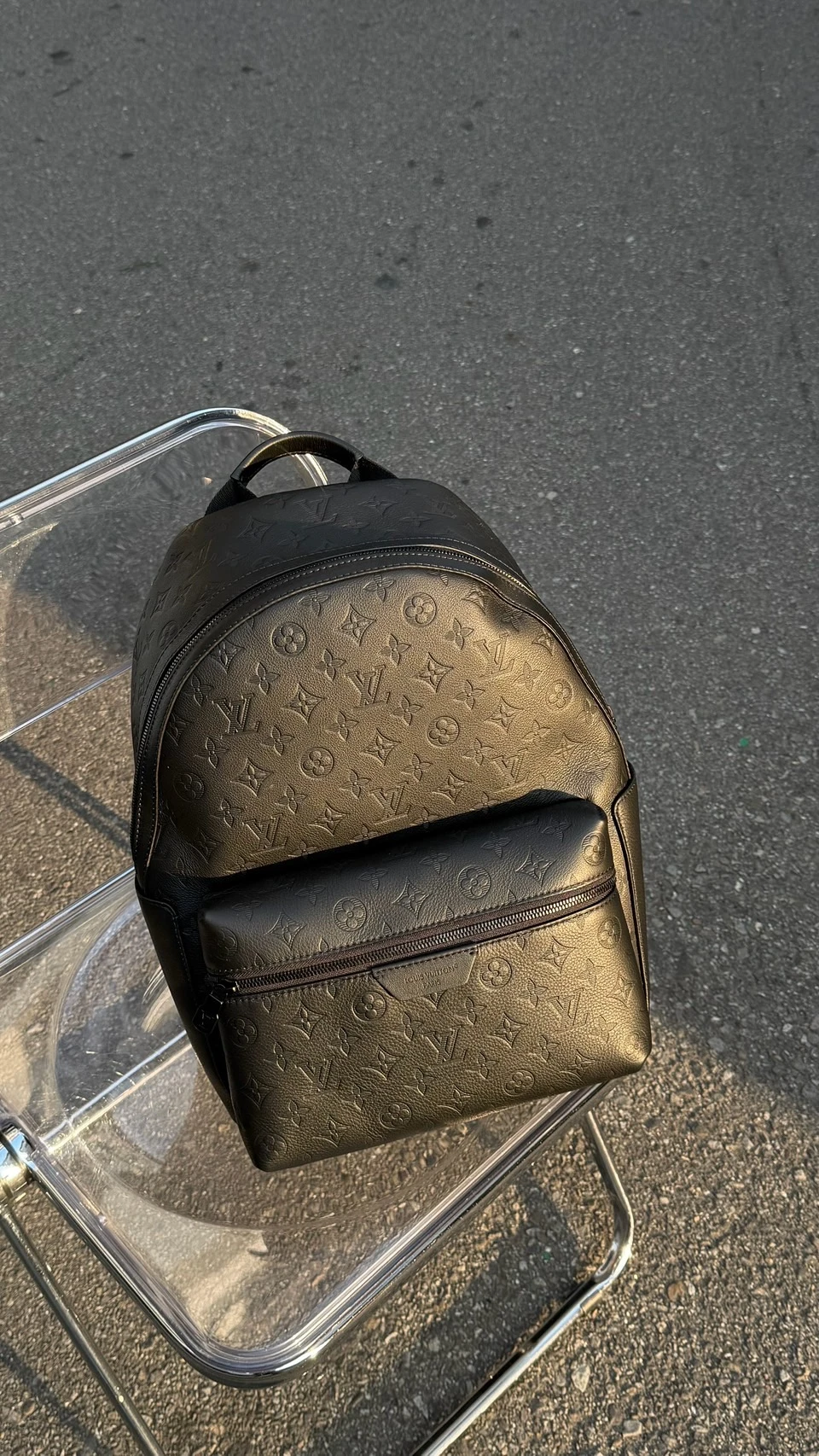 Lv 黑壓印老花後背包