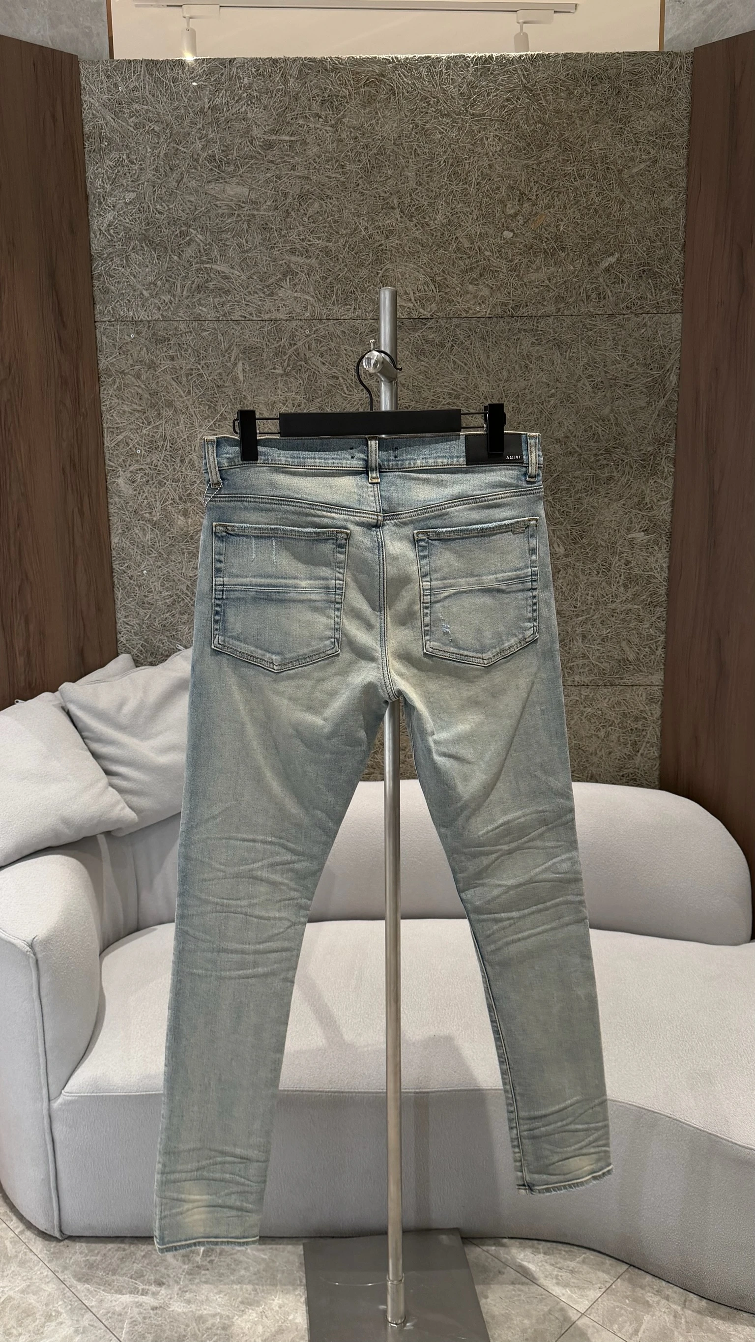 Amiri 淺牛仔刷色白補丁