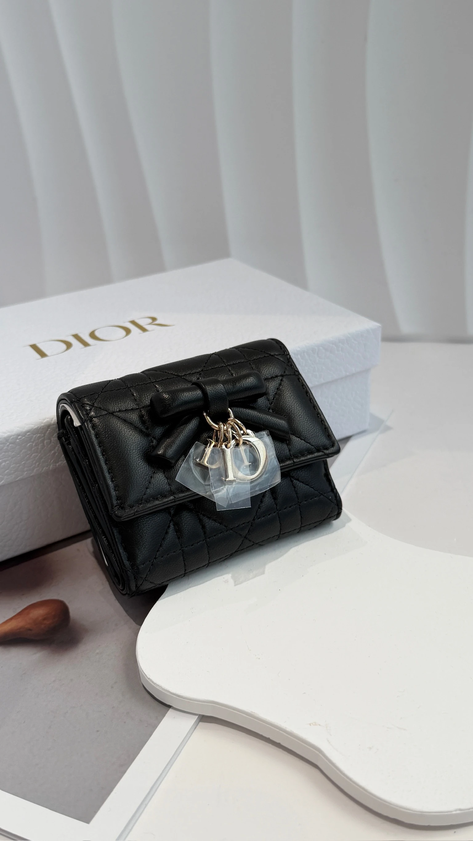 Dior 蝴蝶結三折短夾
