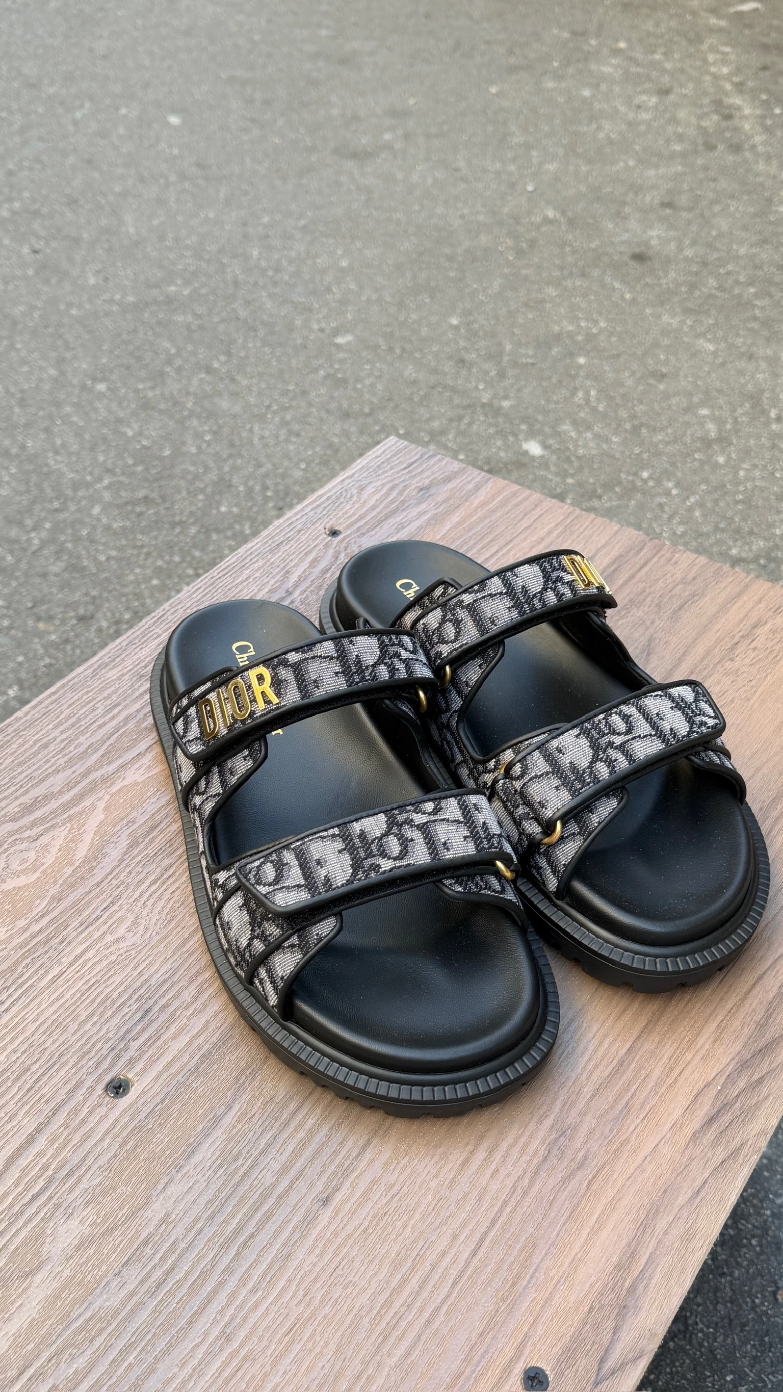 Dior 經典緹花涼拖