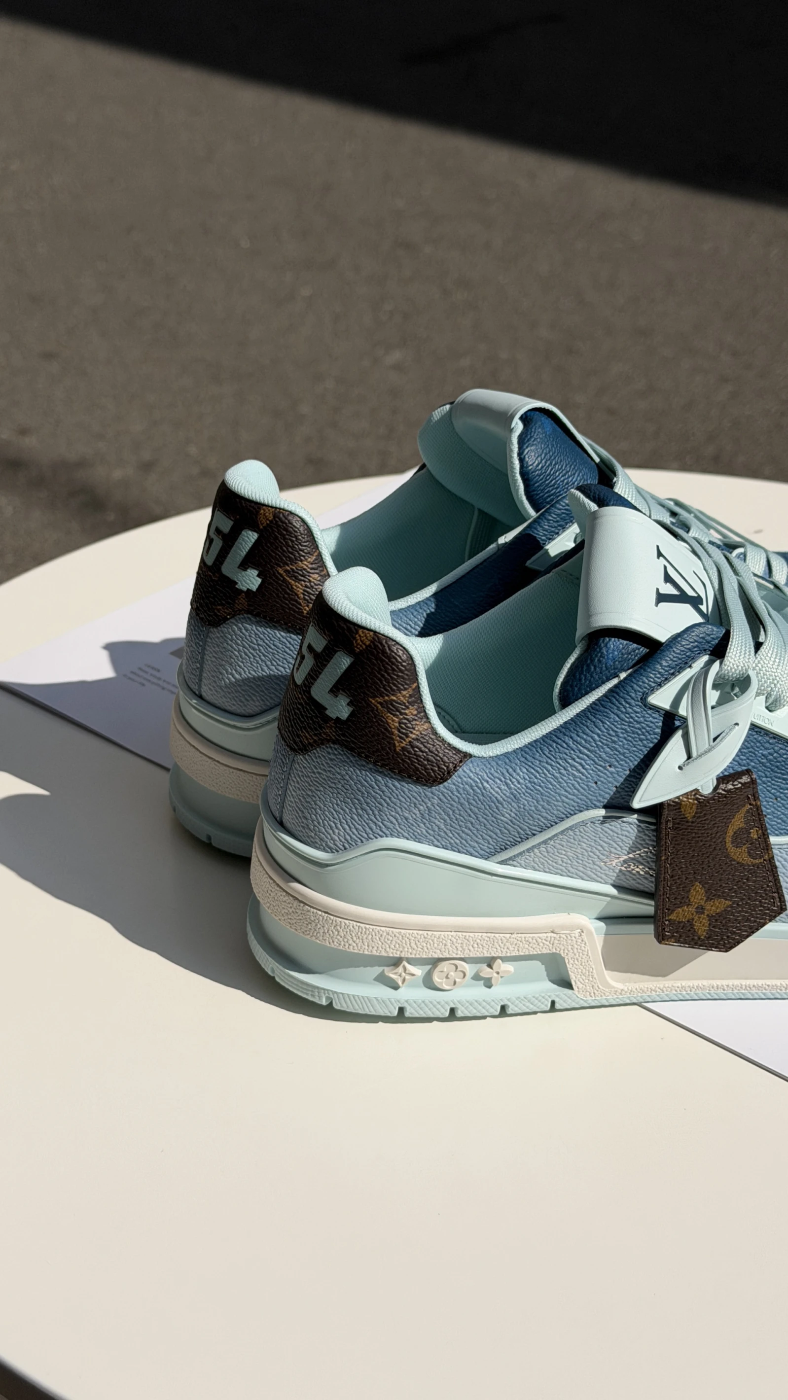 LV Trainer 漸變藍