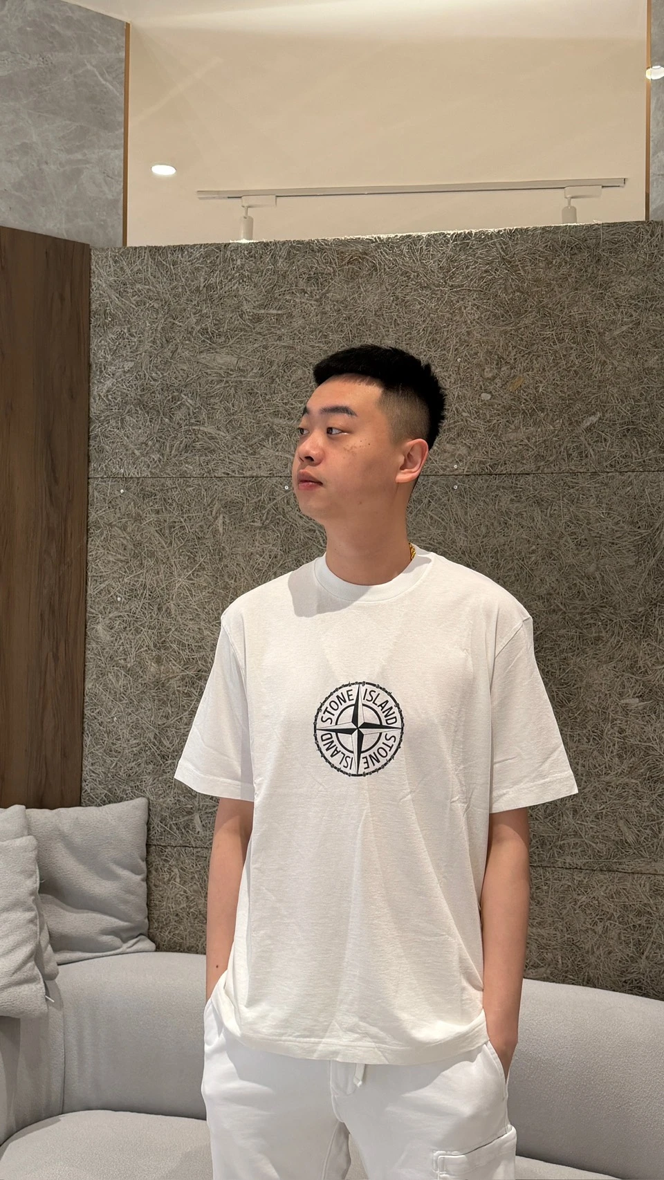 Stone island 胸前標誌白短袖