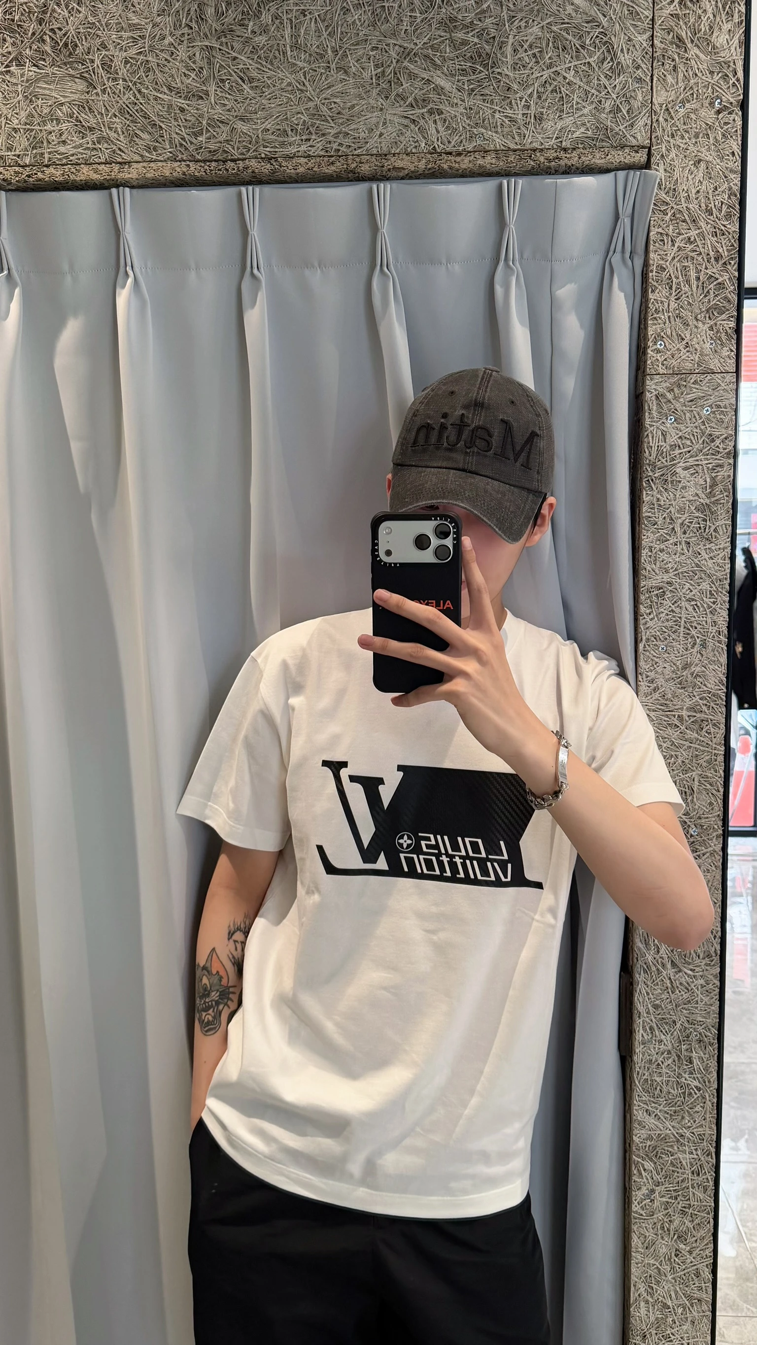 LV 白底黑標大圖短袖