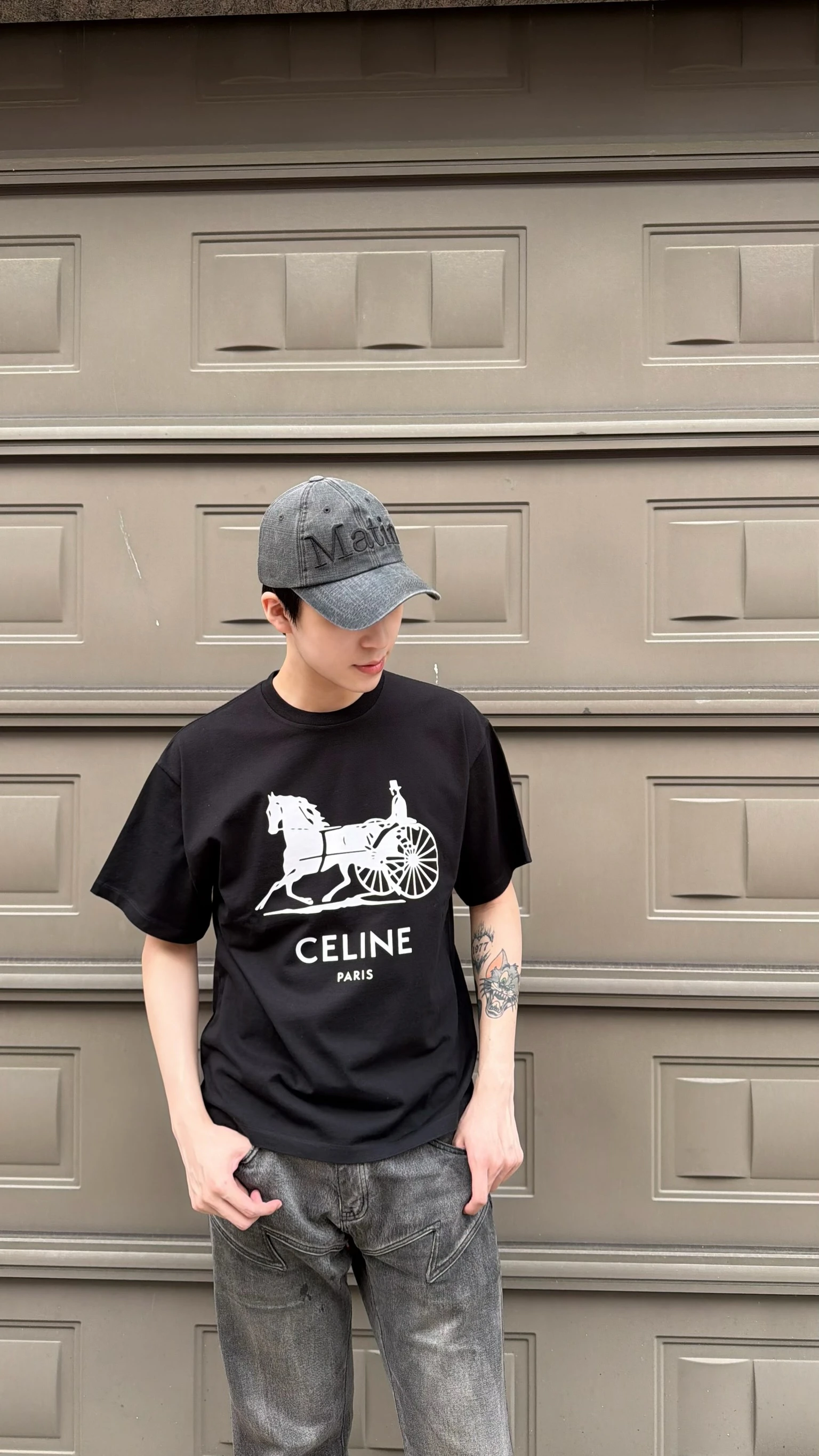 Celine 胸前馬車黑短袖
