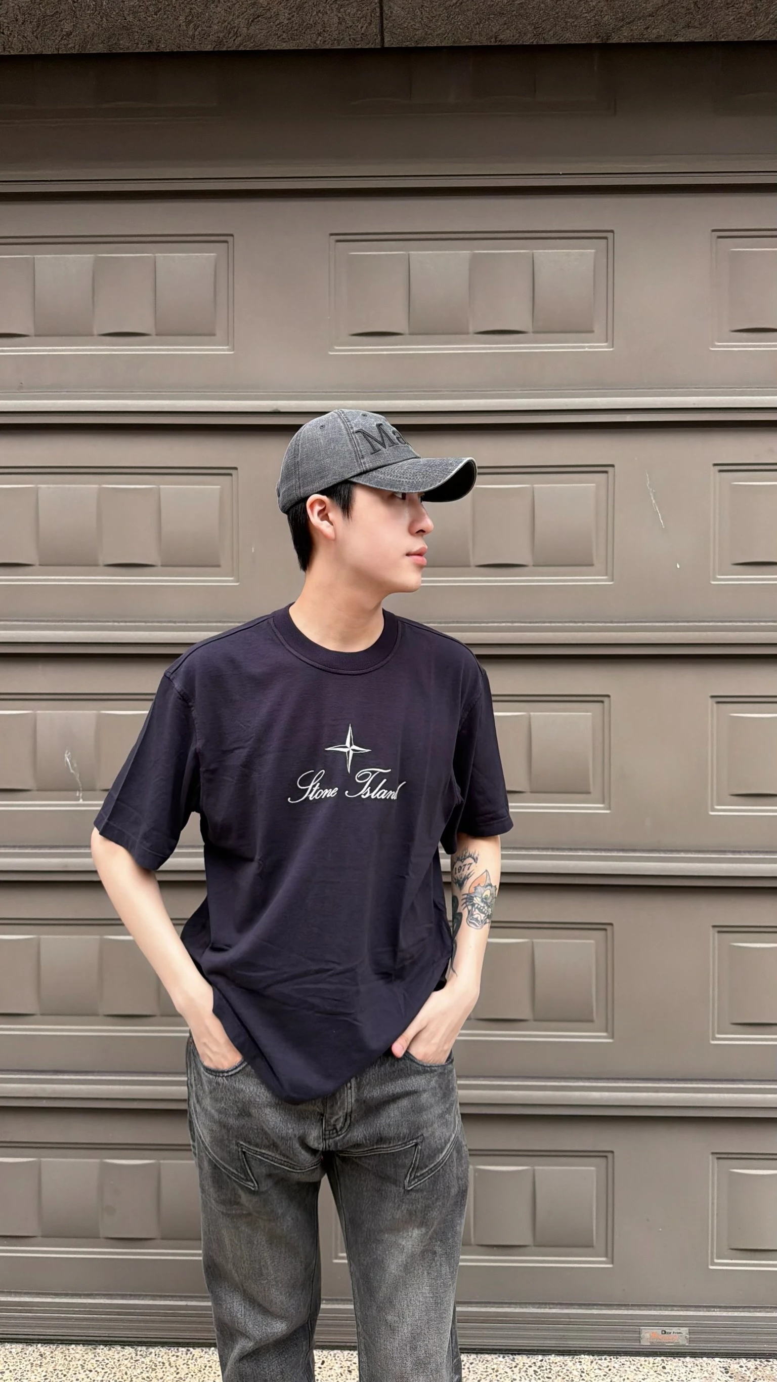 Stone island 胸前草寫黑短袖