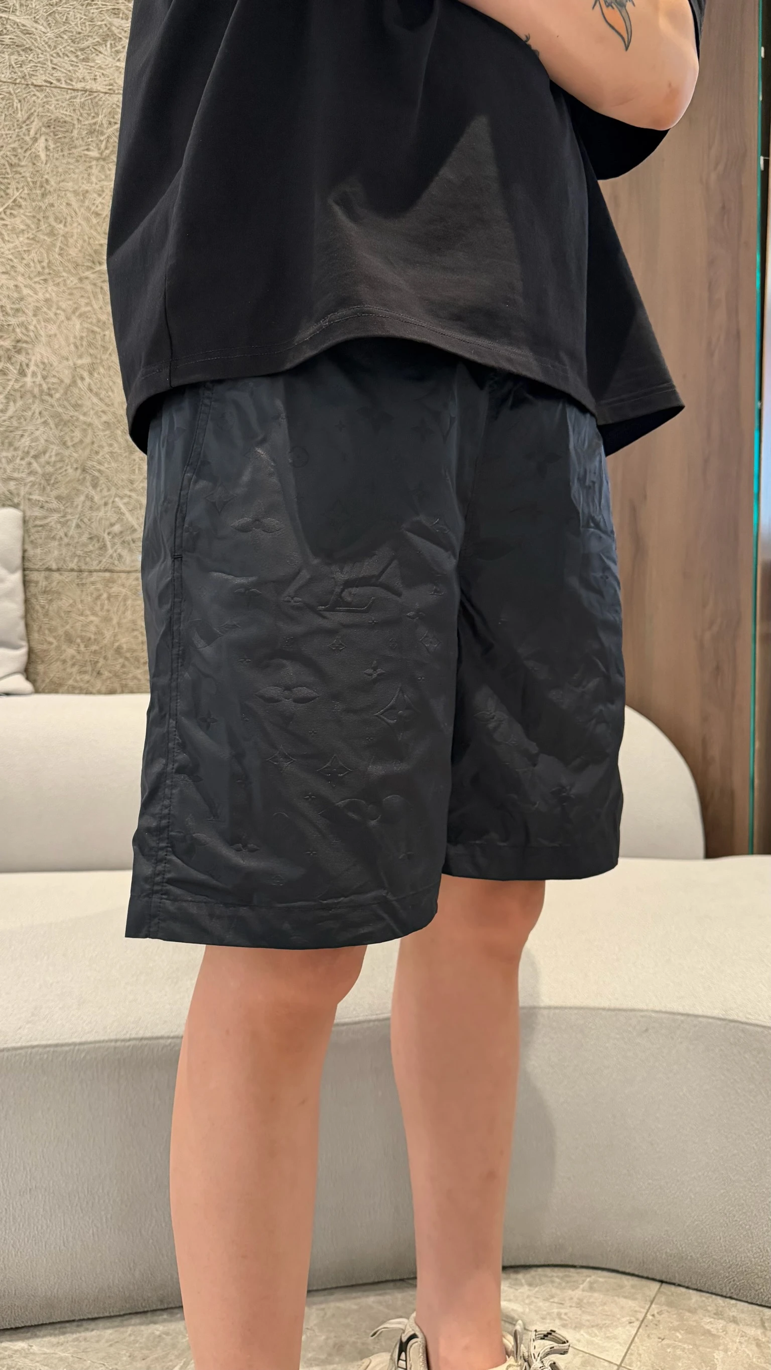 LV 滿版老花壓紋 深藍短褲