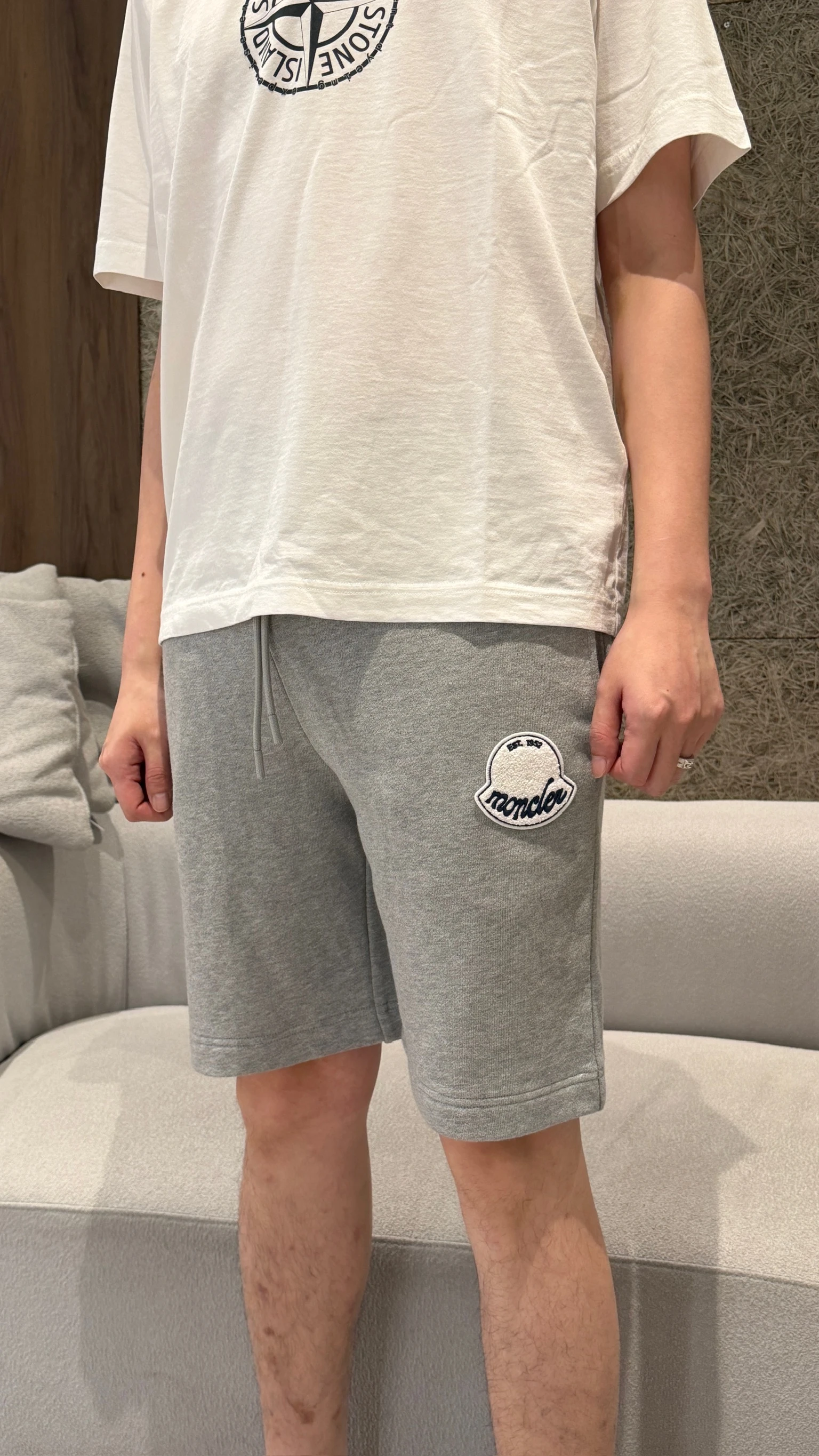 Moncler 灰色短褲白標鏤空