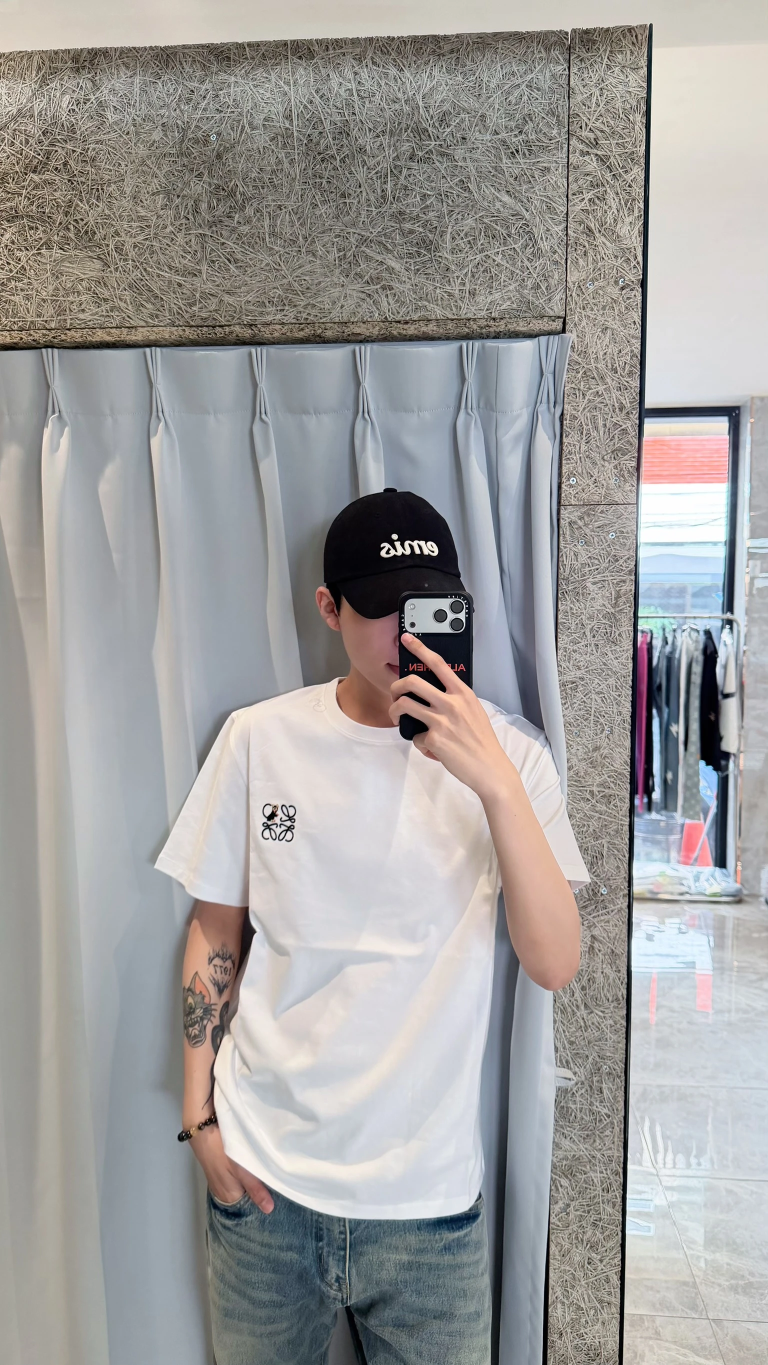 Loewe 貓咪刺繡聯名款素短袖