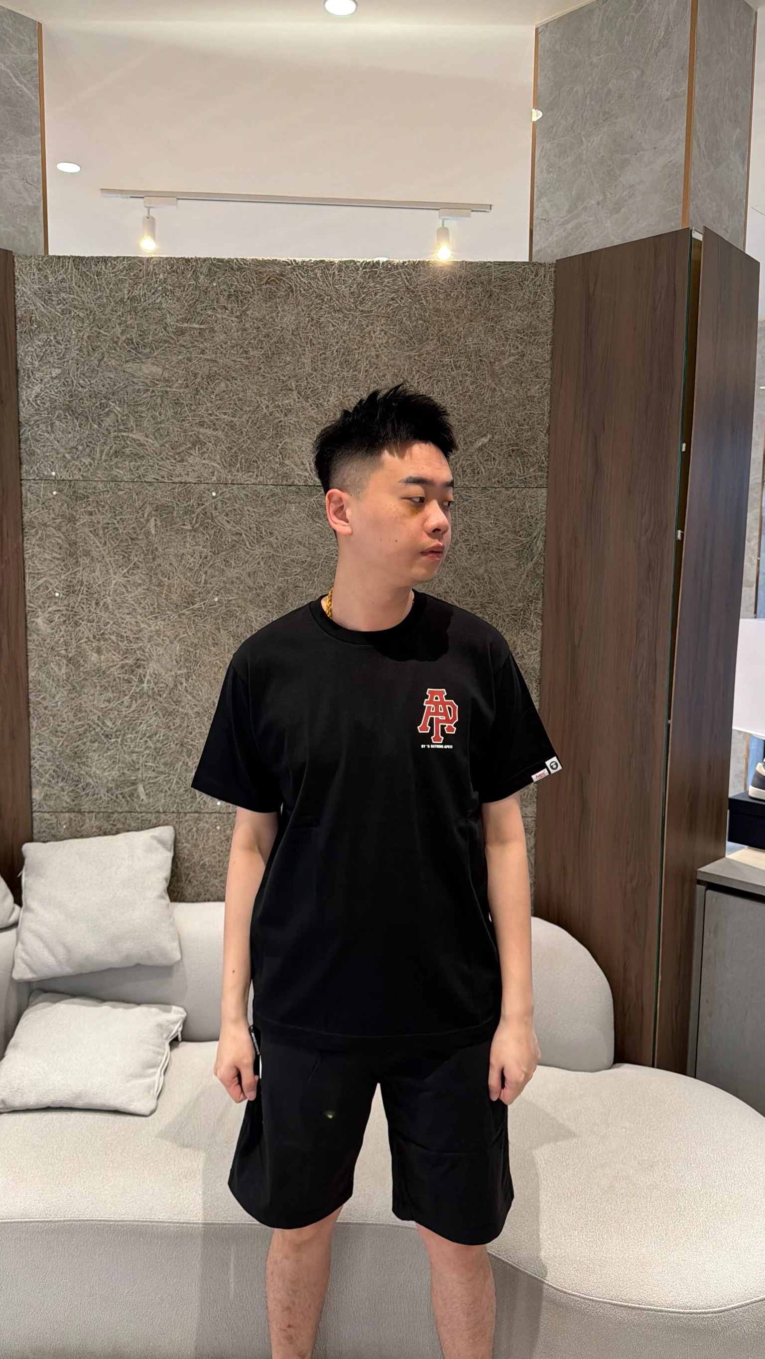 Aape 背後紅色大圓圖短袖