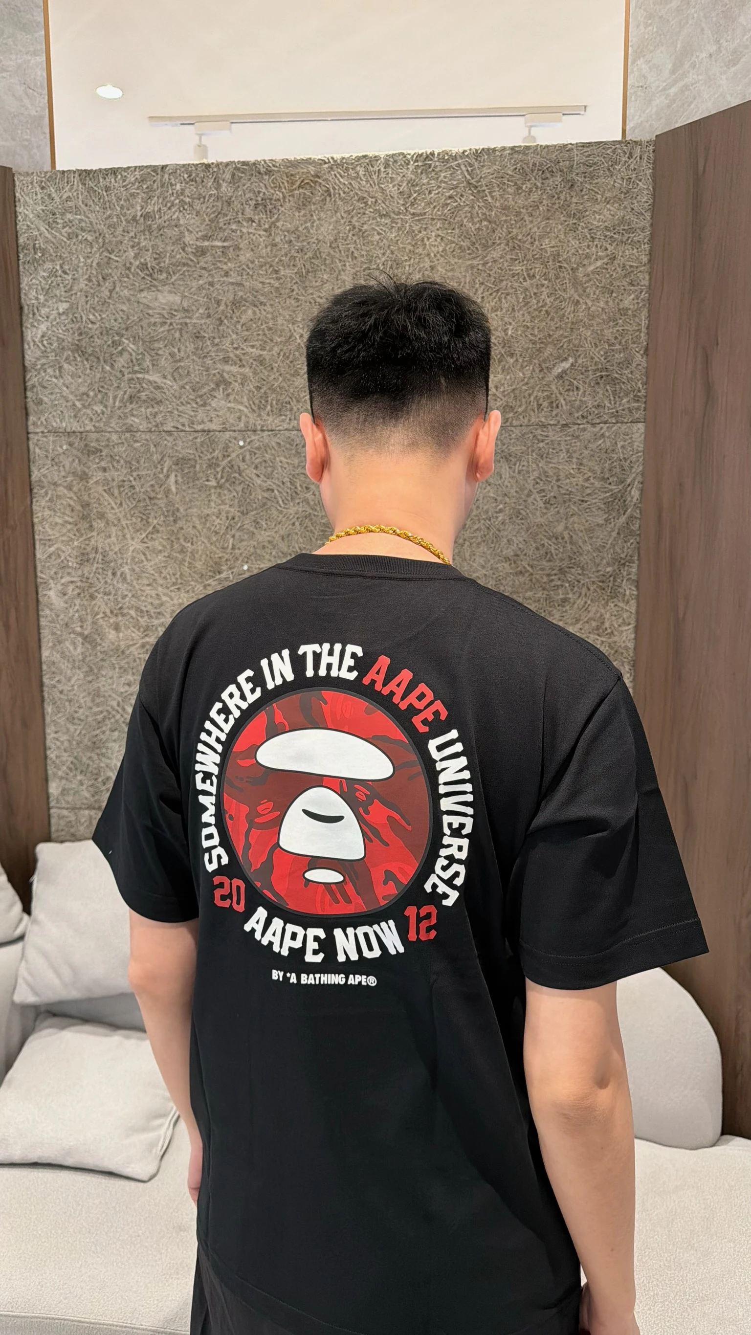Aape 背後紅色大圓圖短袖
