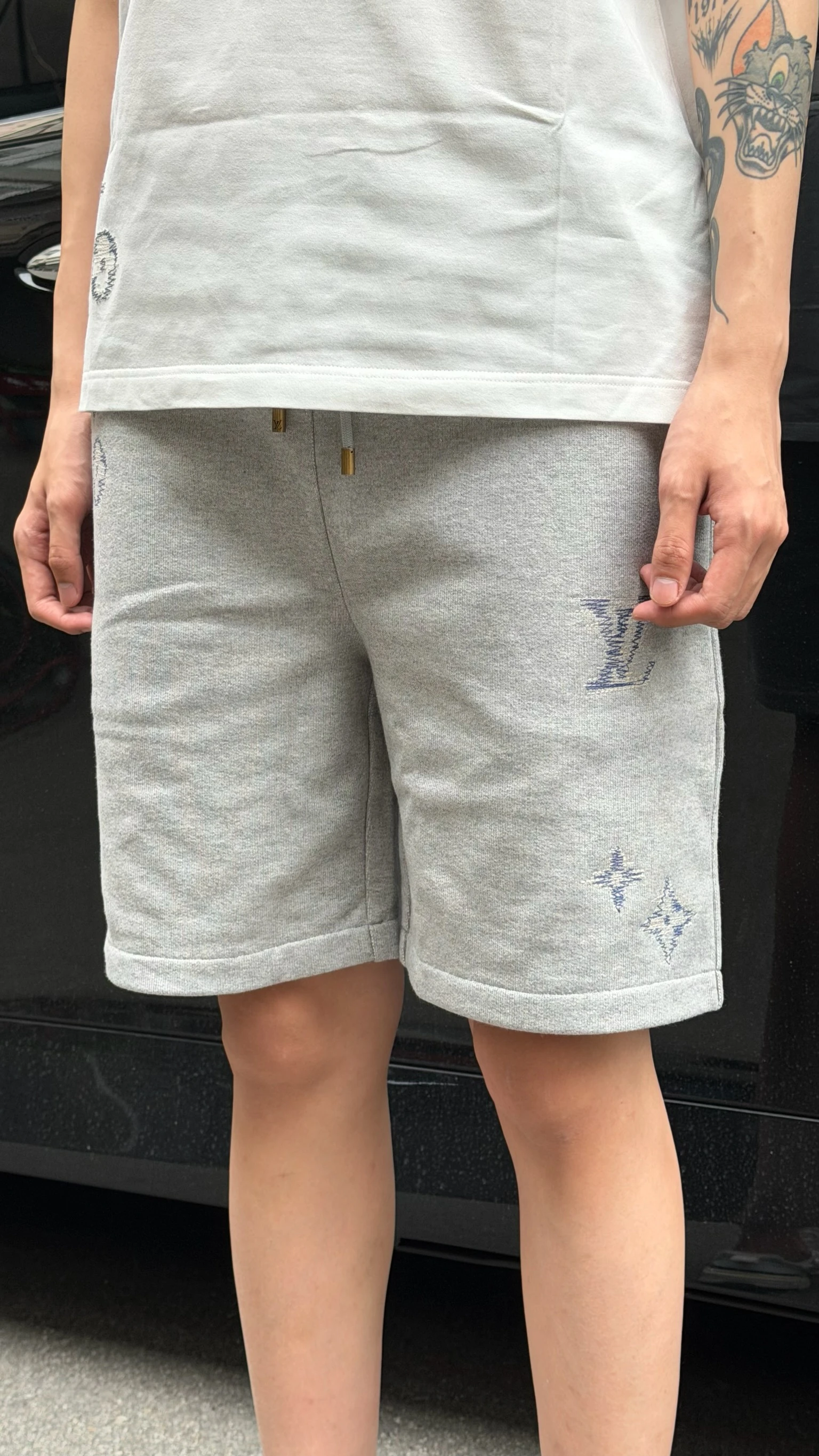 LV 新款灰色短褲